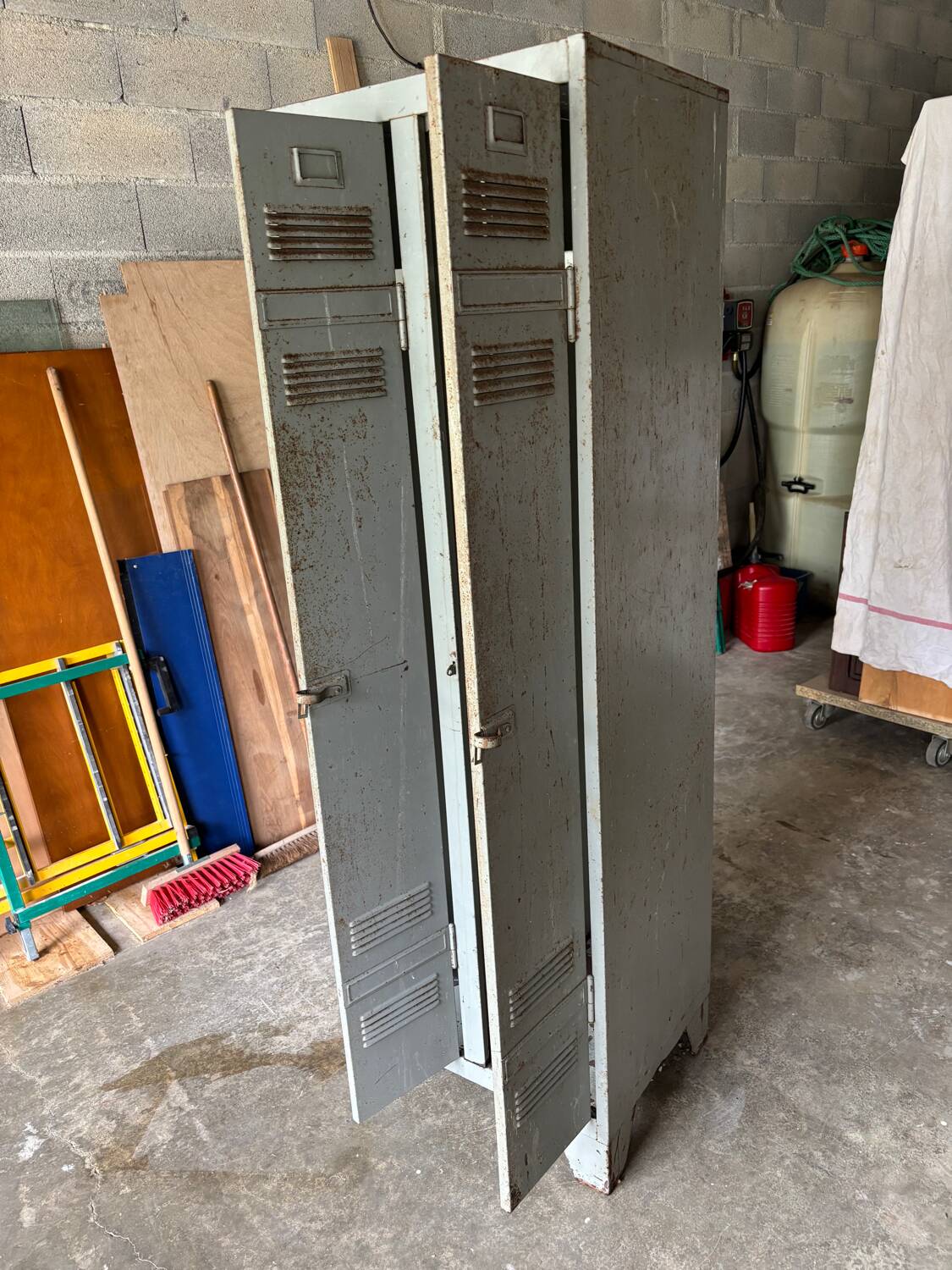 Industrial locker room