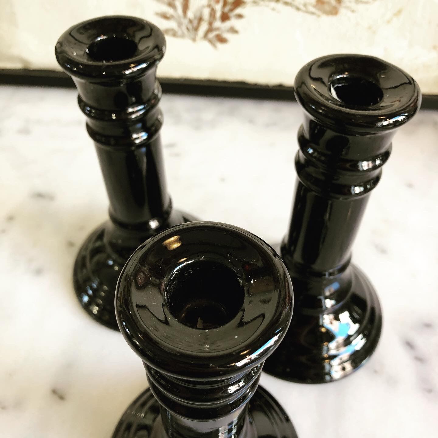 Trio de bougeoirs en porcelaine noire