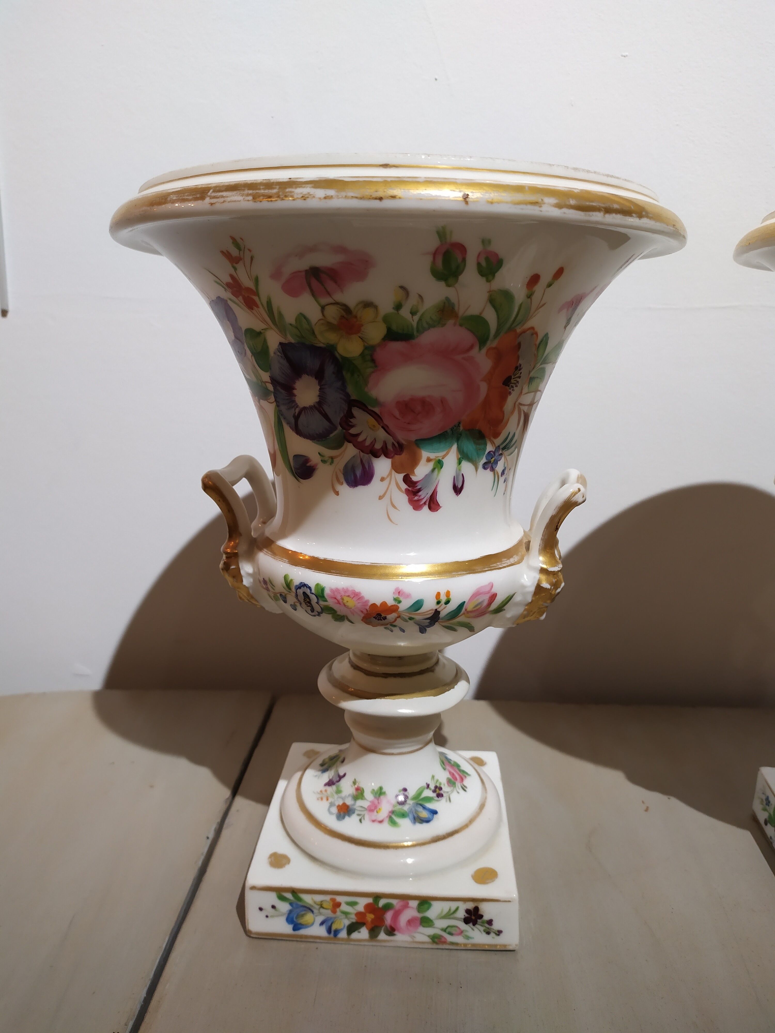 Paire de vases dits "Médicis"