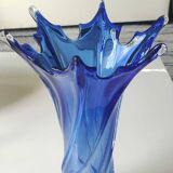 Large murano vase in blown art glass, cobalt blue. star shape. dim 30 x 22 cm