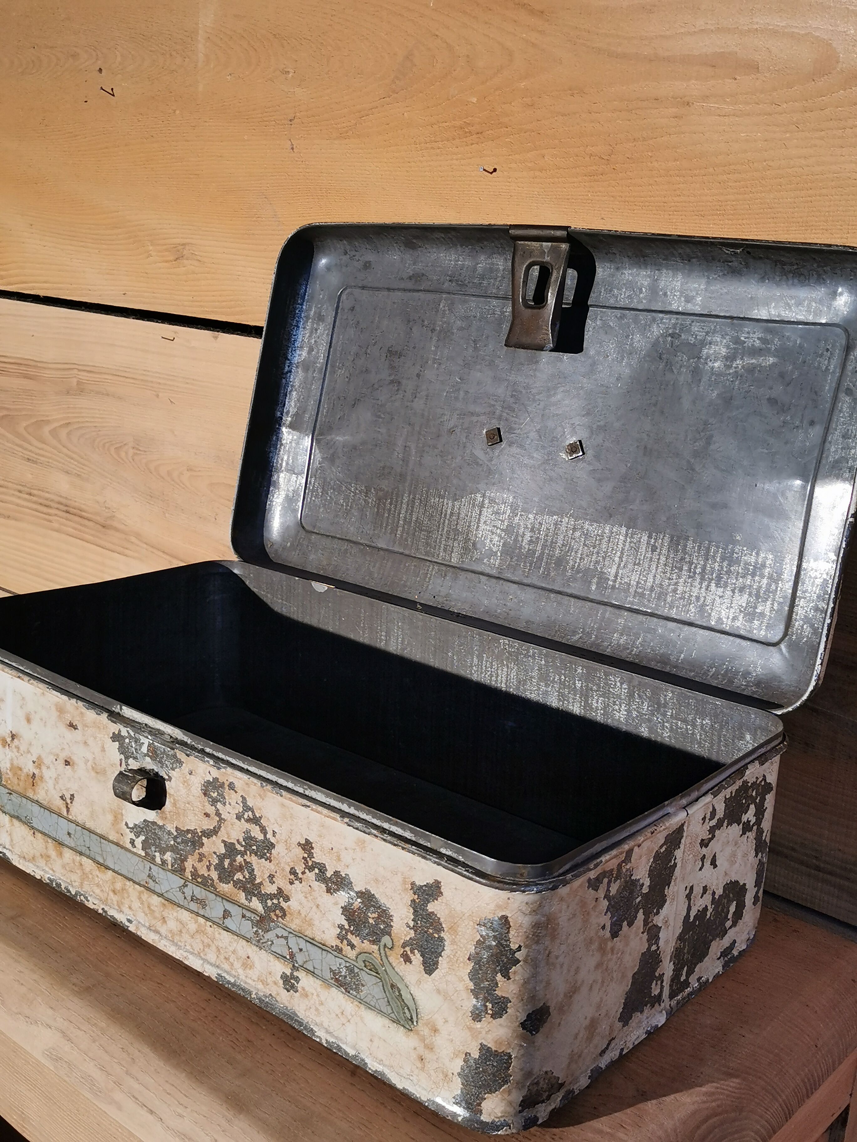 Boîte en métal