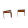 Ensemble de 2 tables de chevet italiennes en palissandre du milieu du siècle, en marbre de Carrare et en laiton. Millésime /