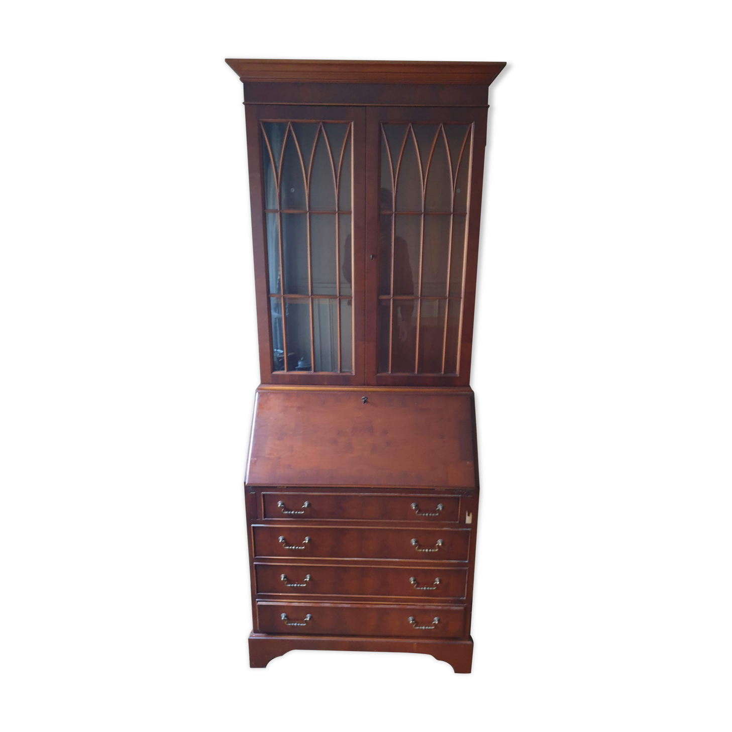 Secretary or English Scriban with showcase