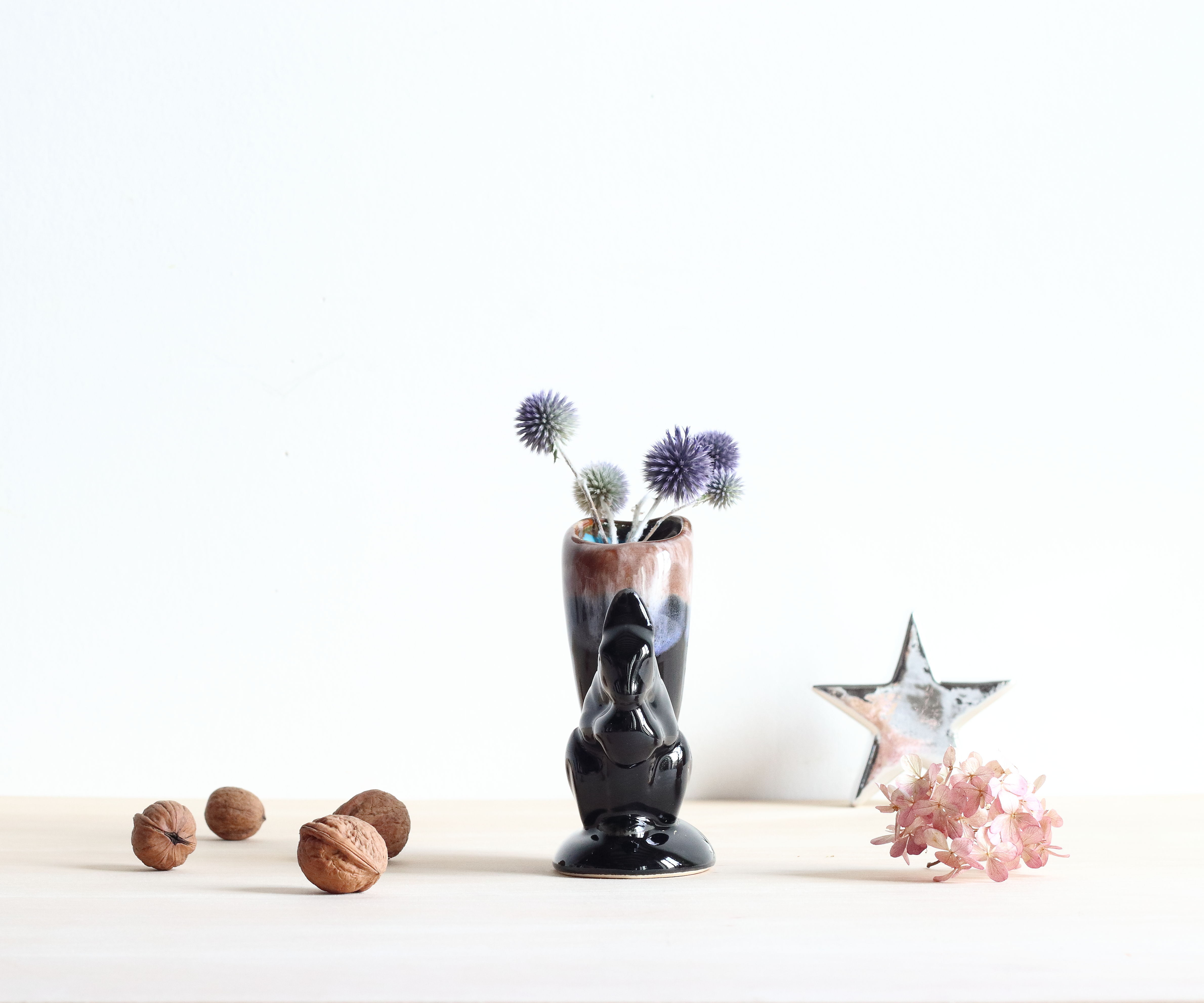 Soliflore squirrel vase in black flamed sandstone