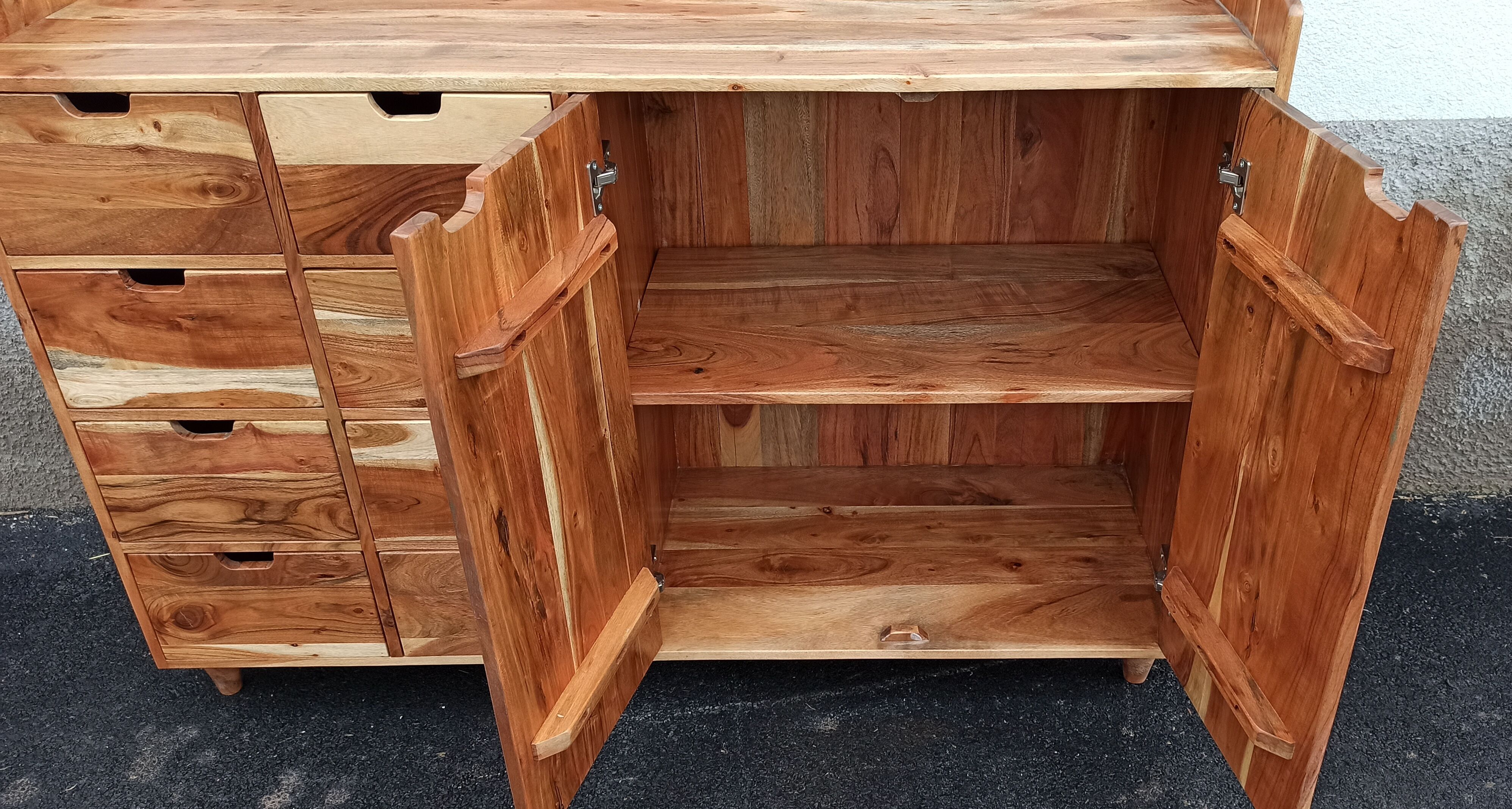 Wooden dresser with 8 drawers and 2 doors