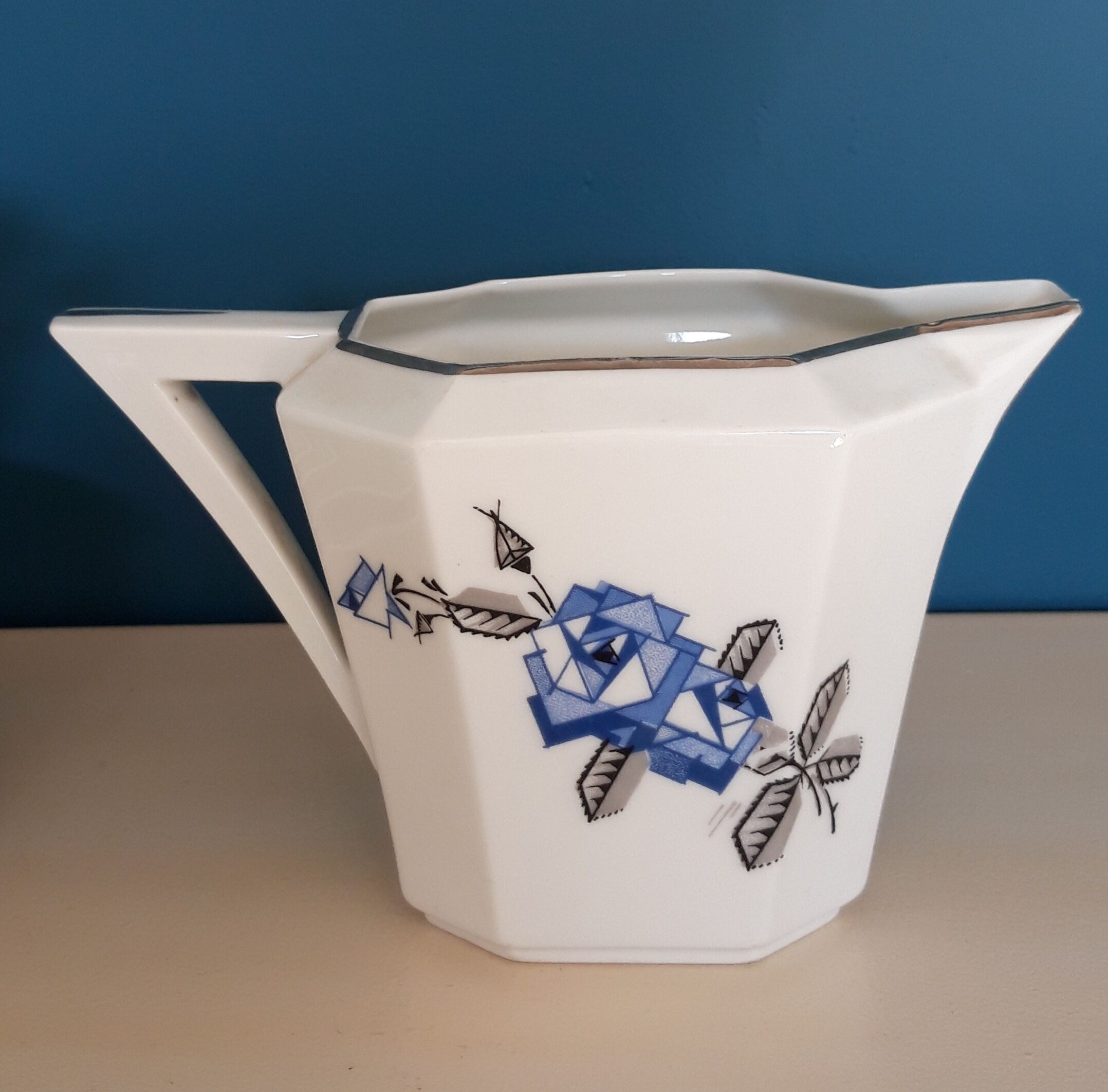 Service of cups and milk jar in fine porcelain from Limoges Art Deco