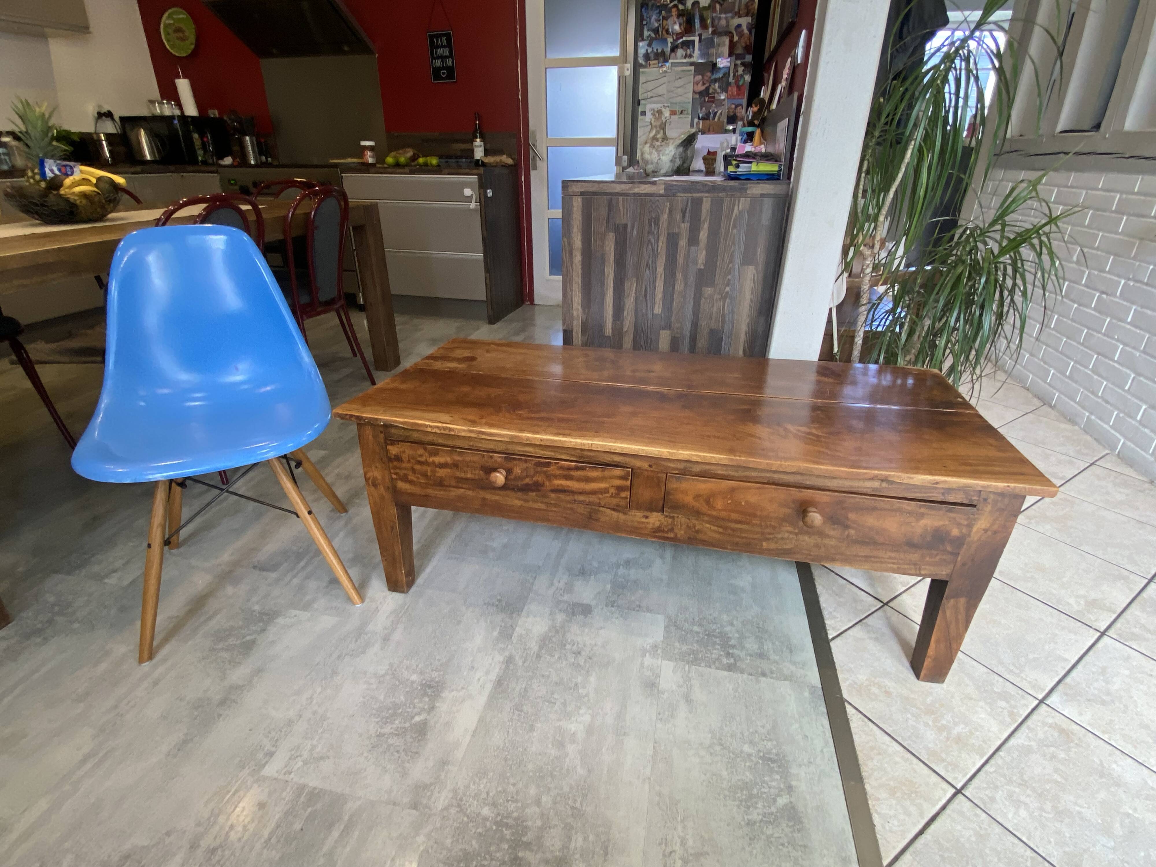 Rustic farmhouse coffee table made of solid wood with 2 drawers from the 1930s.