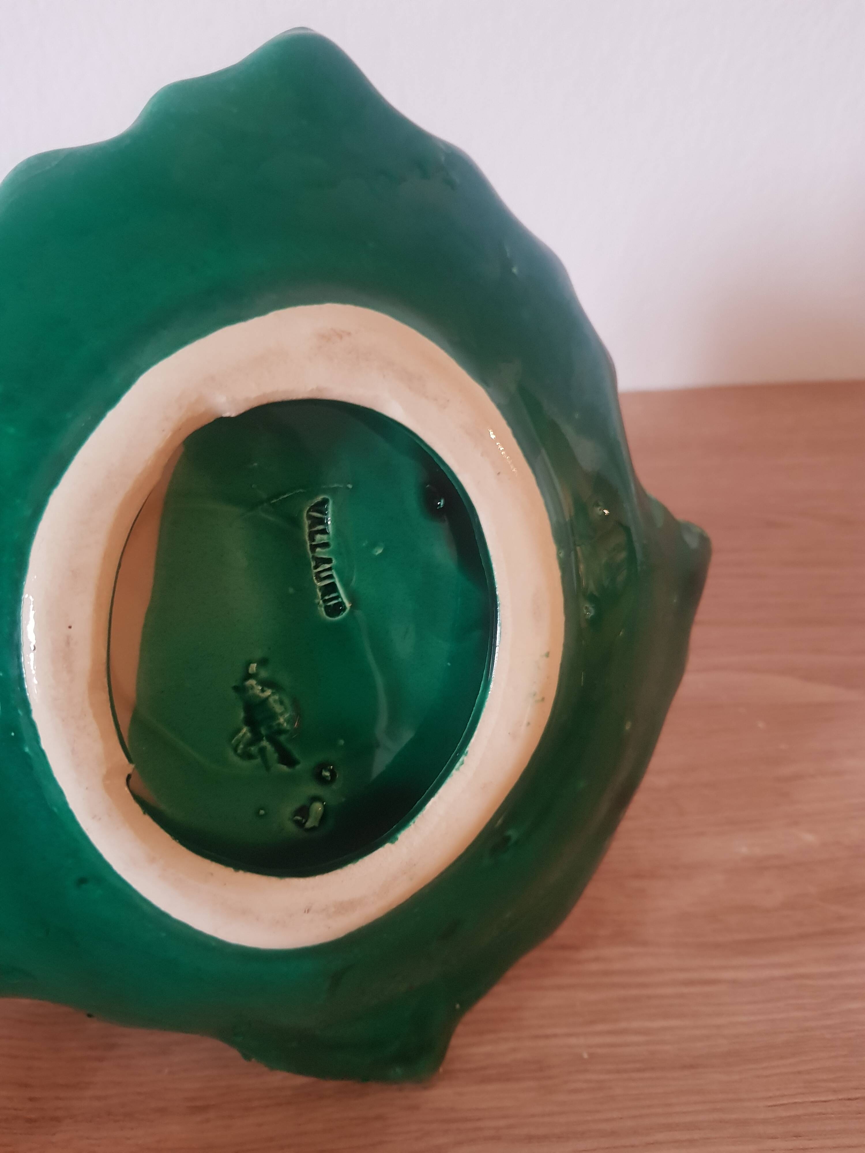 Empty vine leaf pocket Vallauris