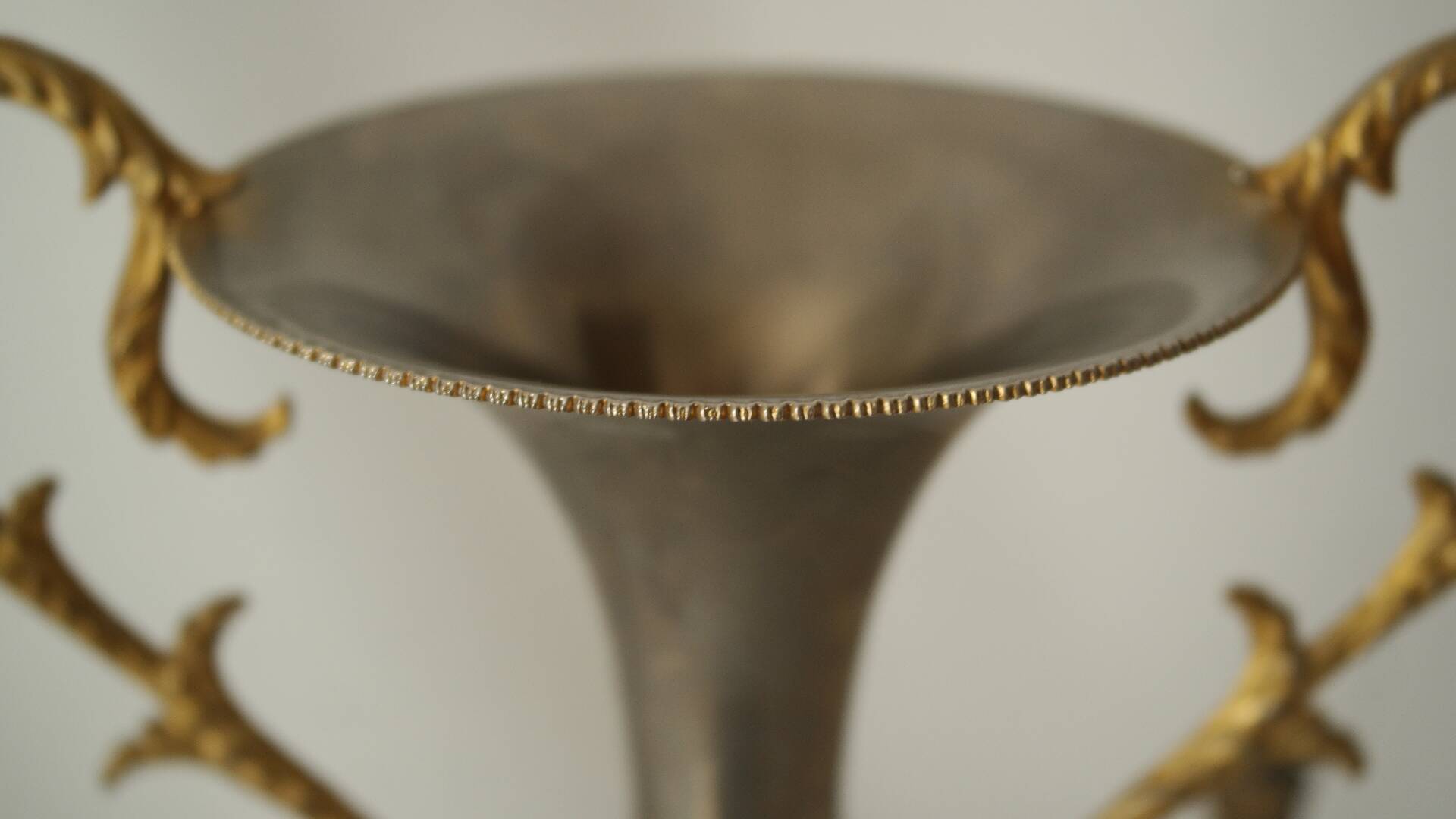 Amphore en onyx et etain vintage