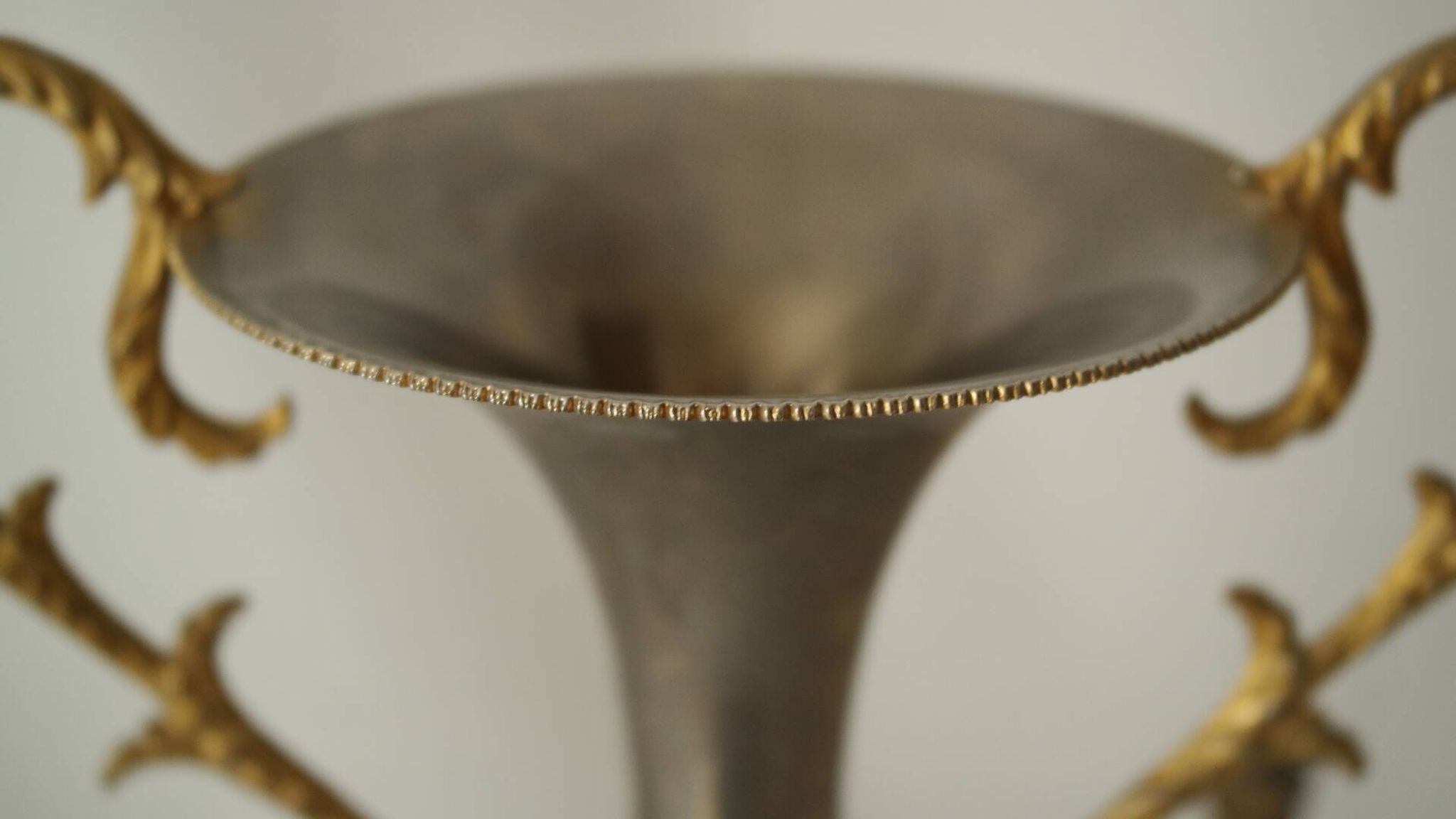 Amphore en onyx et etain vintage