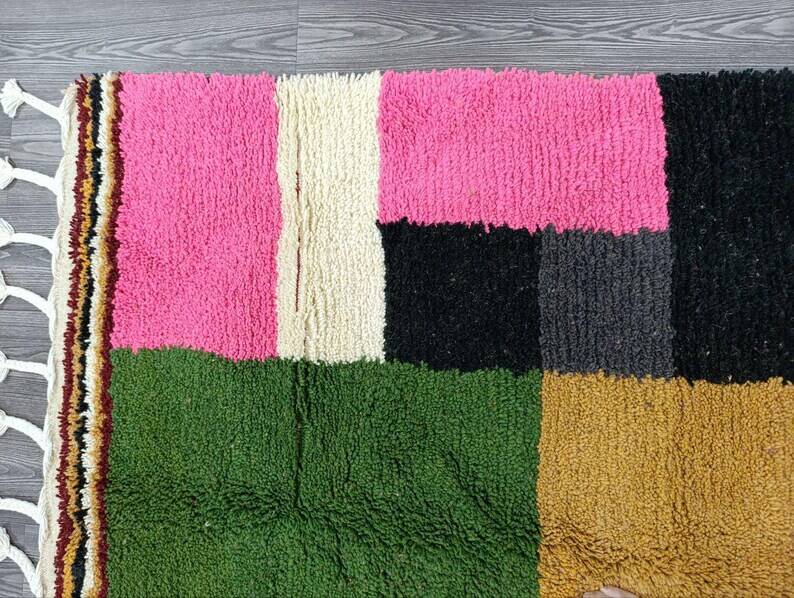 Multicolored woven wool rug 250cm x 150cm