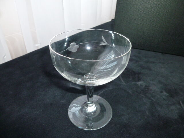 Set de 6 coupes à champagne vintage en verre moulé