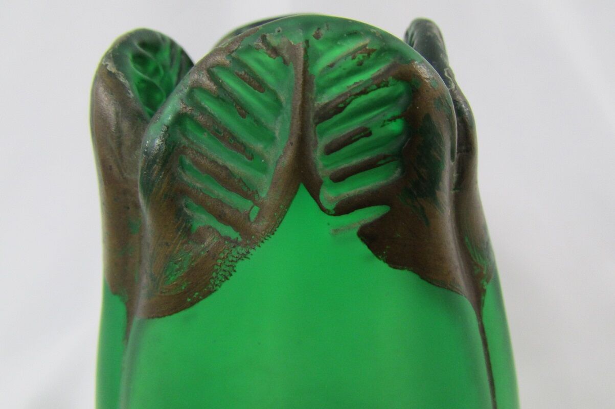 Tulip vase in art deco glass paste