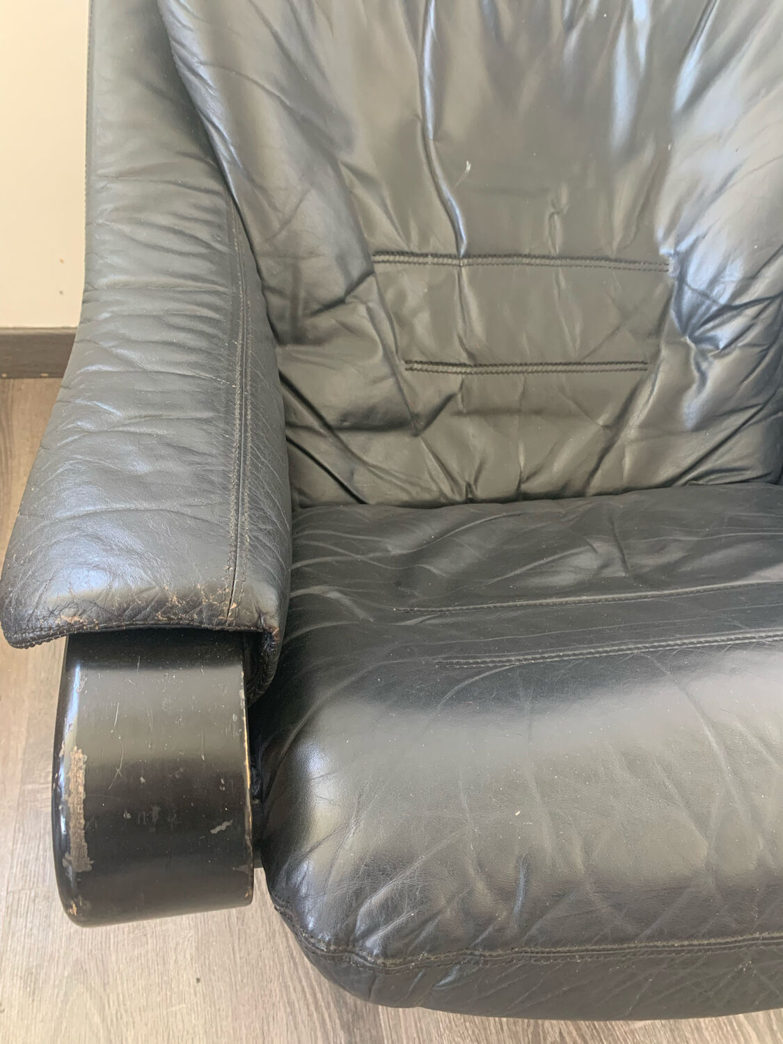 Fauteuil cuir noir scandinave