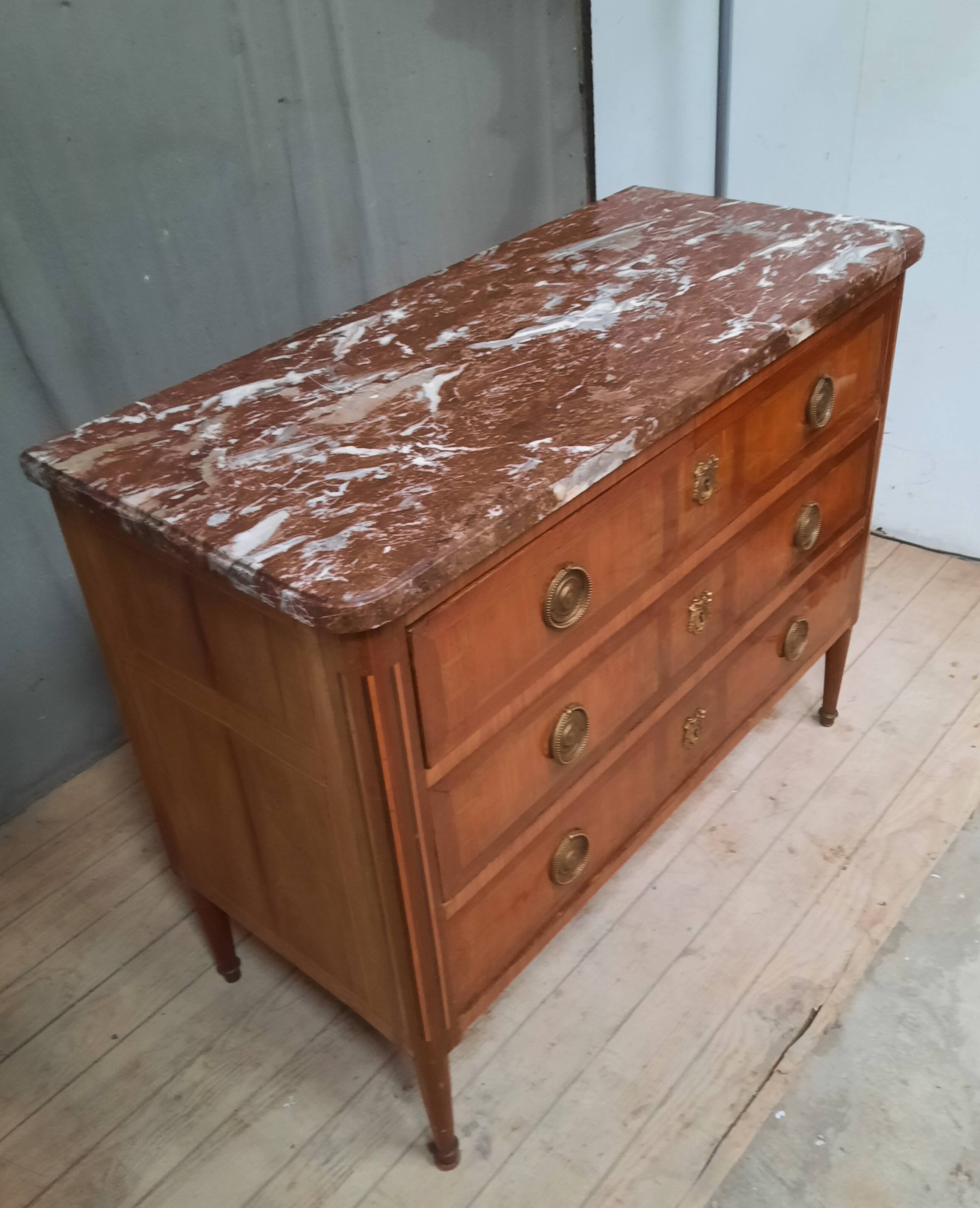 18th century veneer chest of drawers