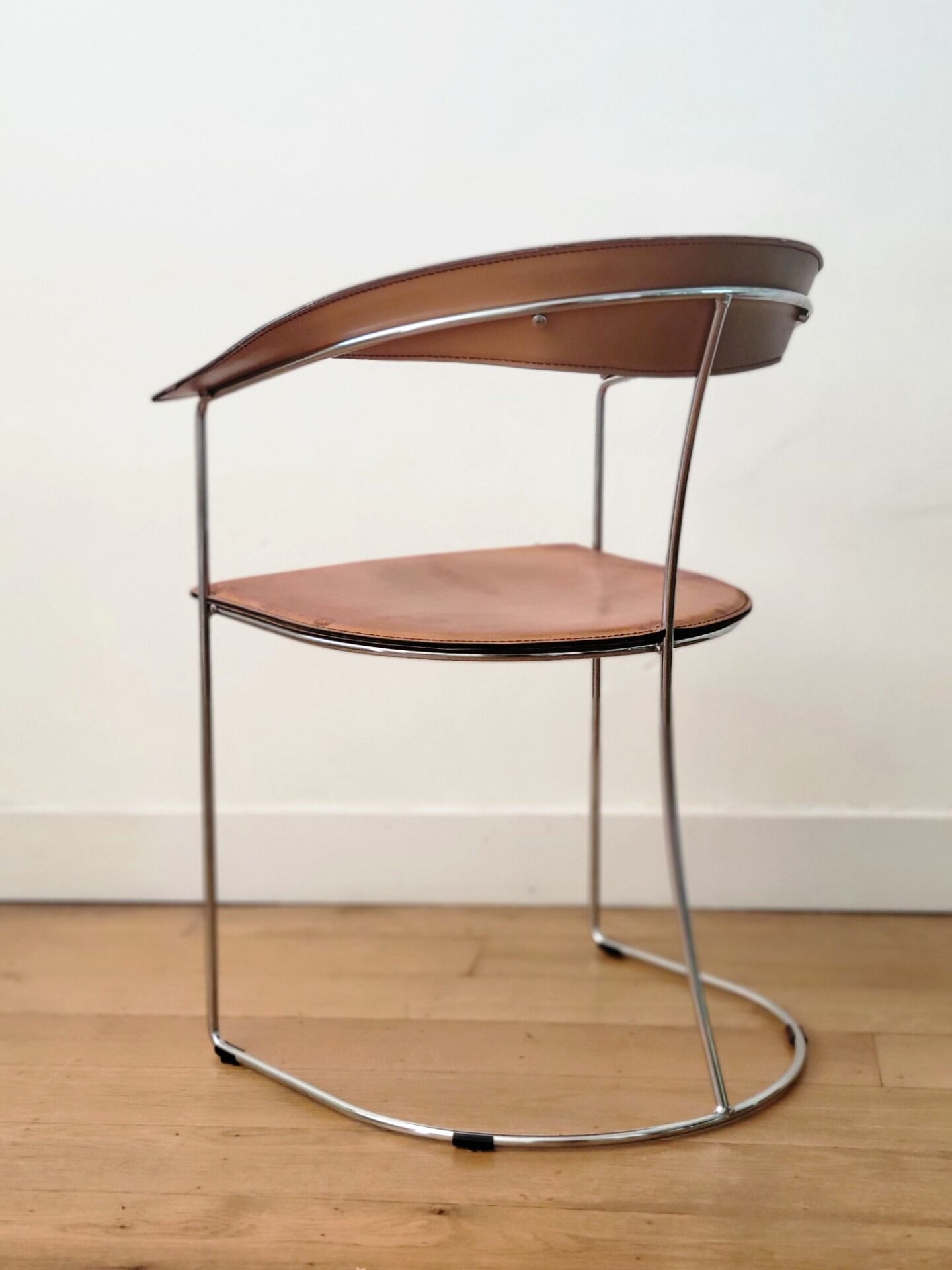 Chaise Arrben Ursula postmoderne en cuir cognac et chrome