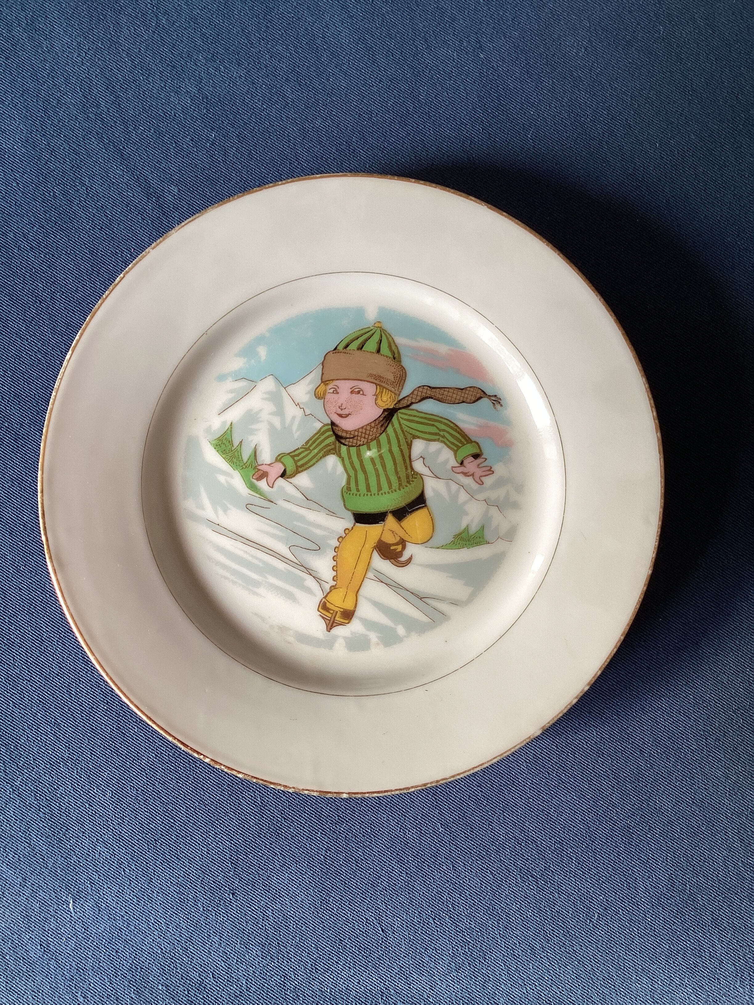 Set of 8 old dessert plates