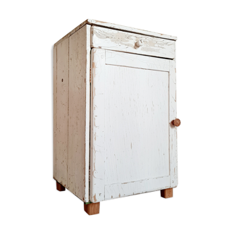 Renovated patinated white jam