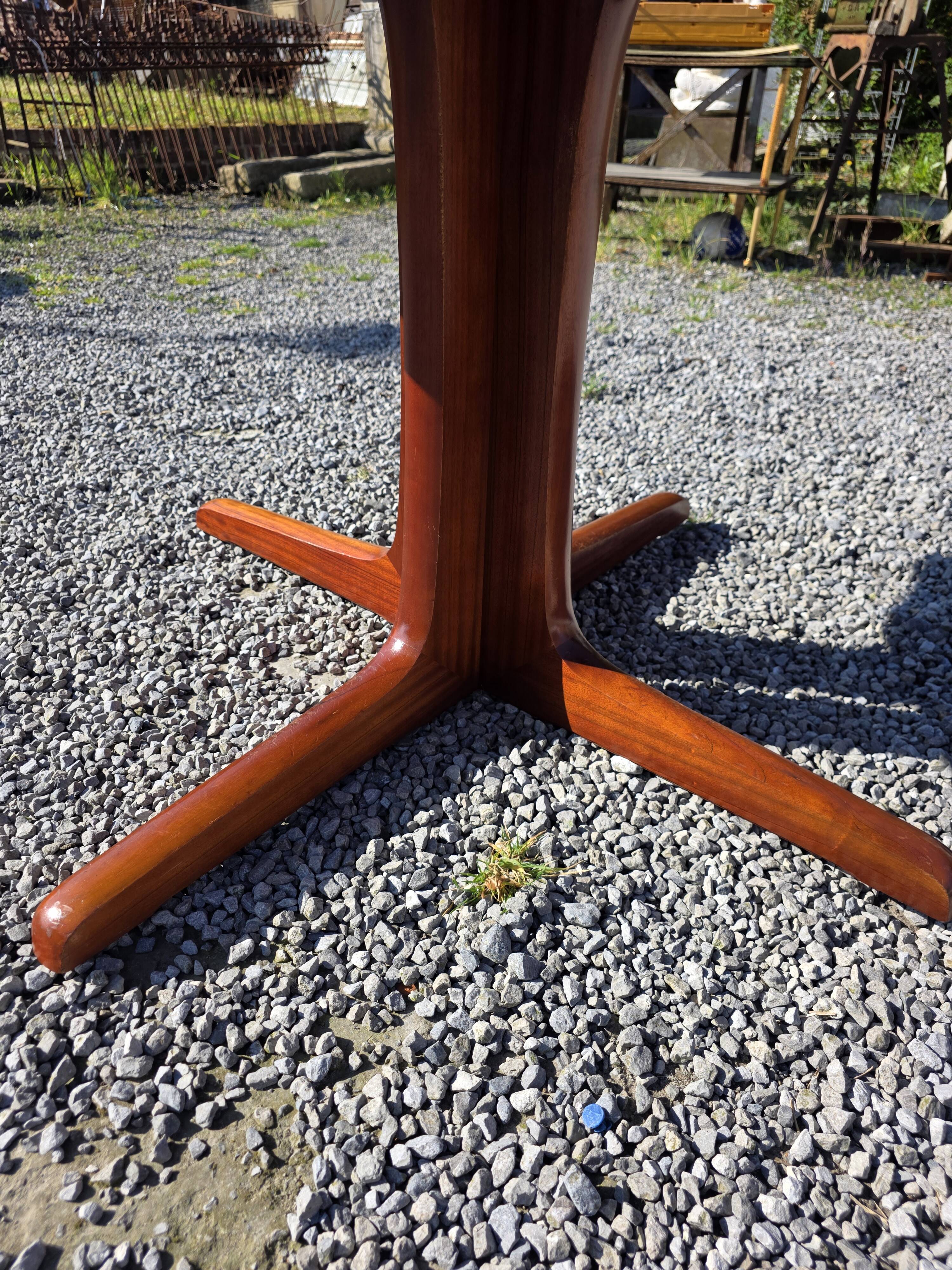 Baumann extendable table in teak from the 1960s.