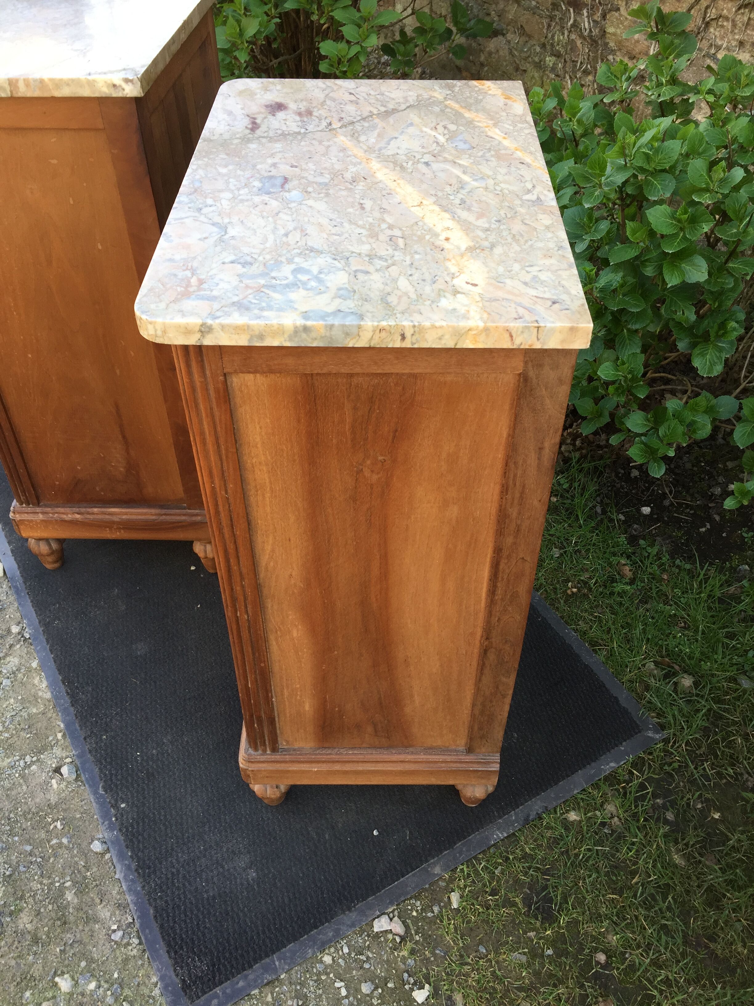 Tables de chevets vintage art deco en noyer