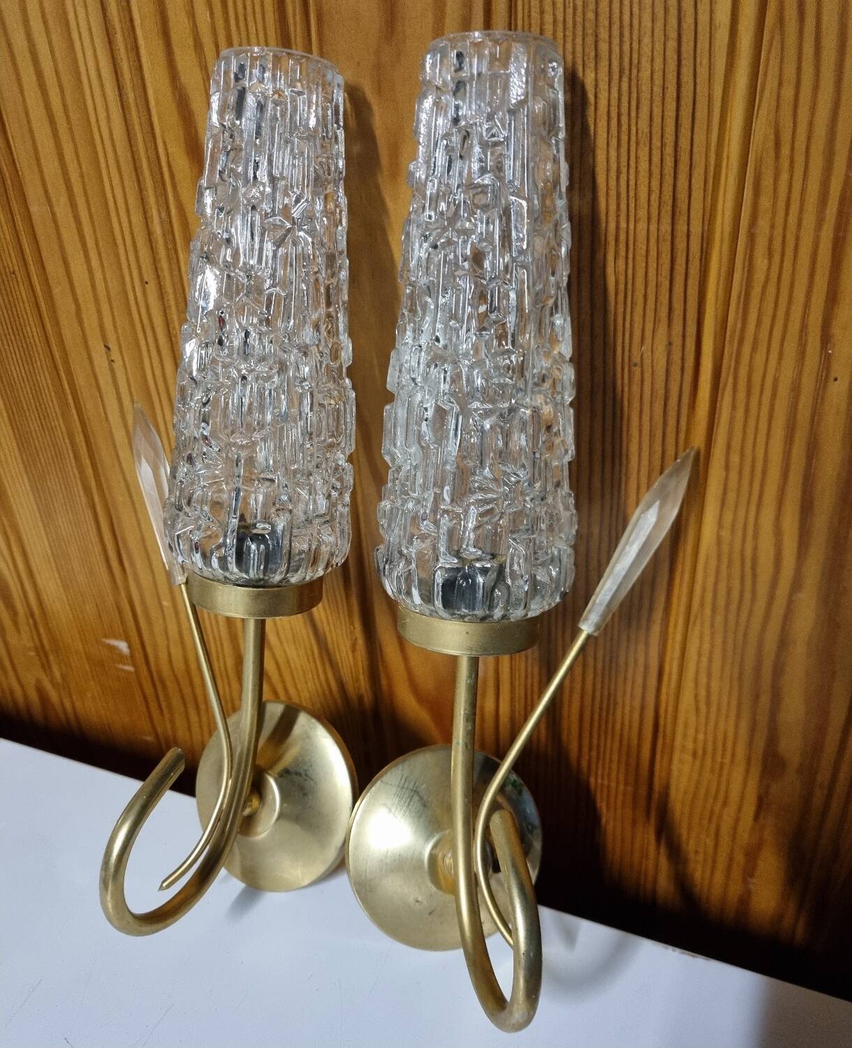Pair of antique wall lights in gilded metal and glass