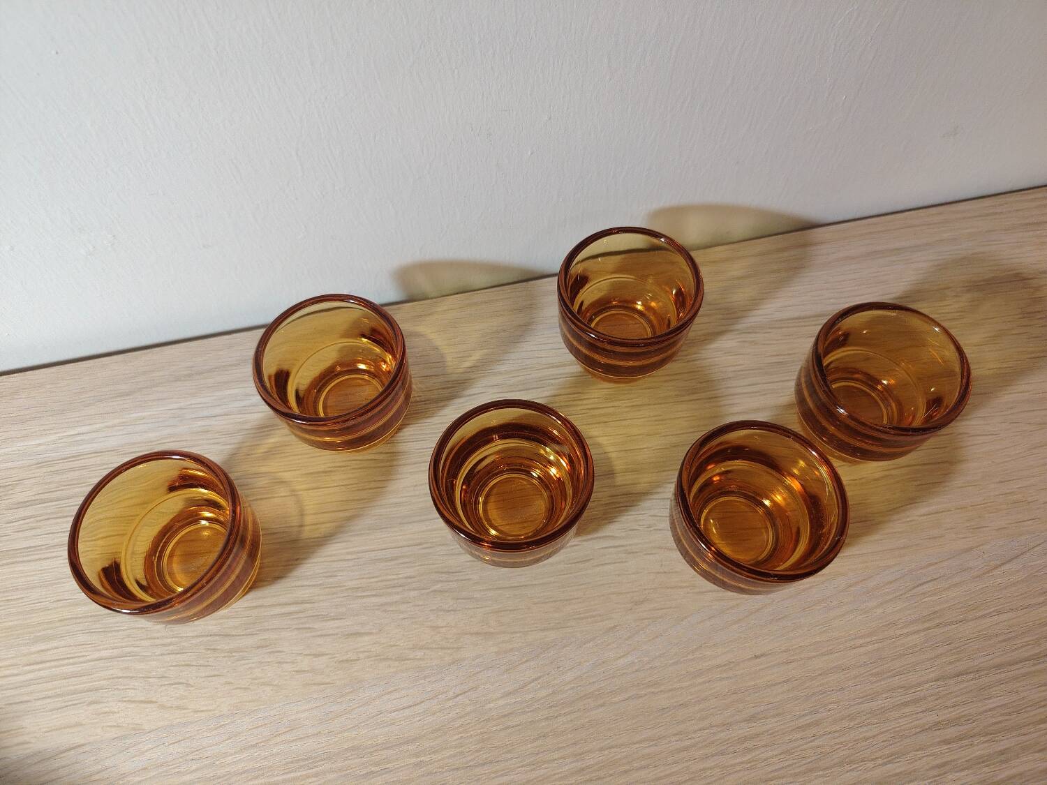 Amber egg cups Lever