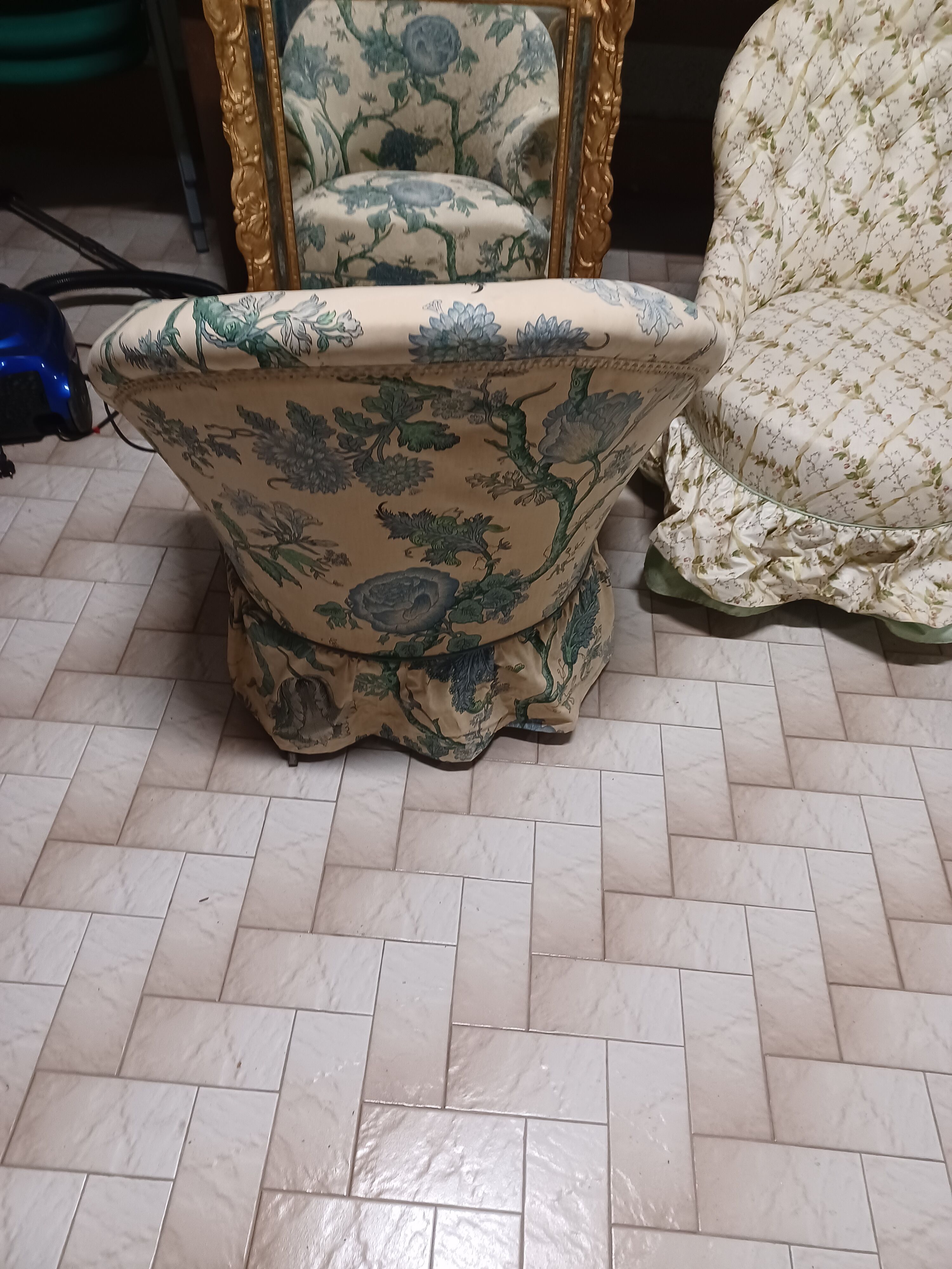 Toad armchairs and are stool