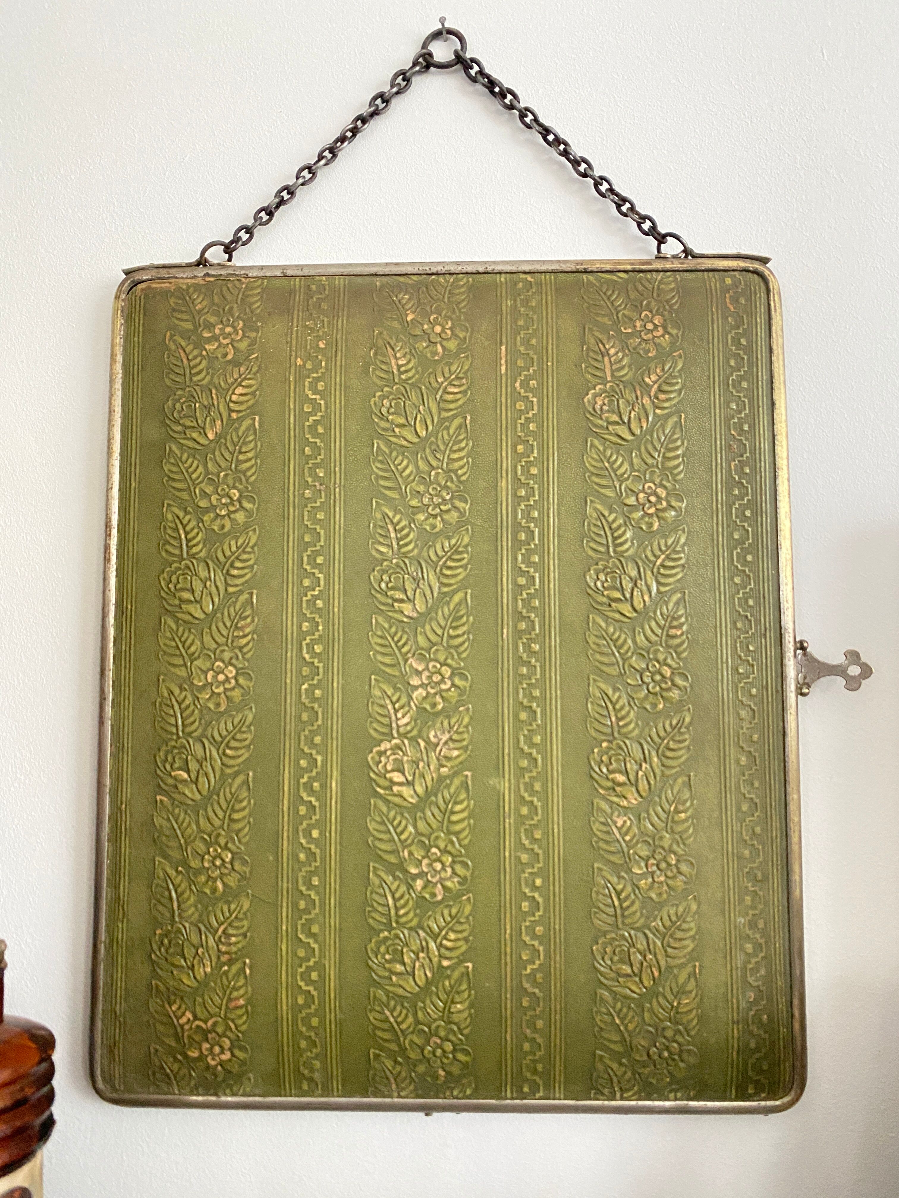 Barber mirror with chain 33 x 28 cm