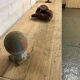 Ancien billot de boucher sur pied acier