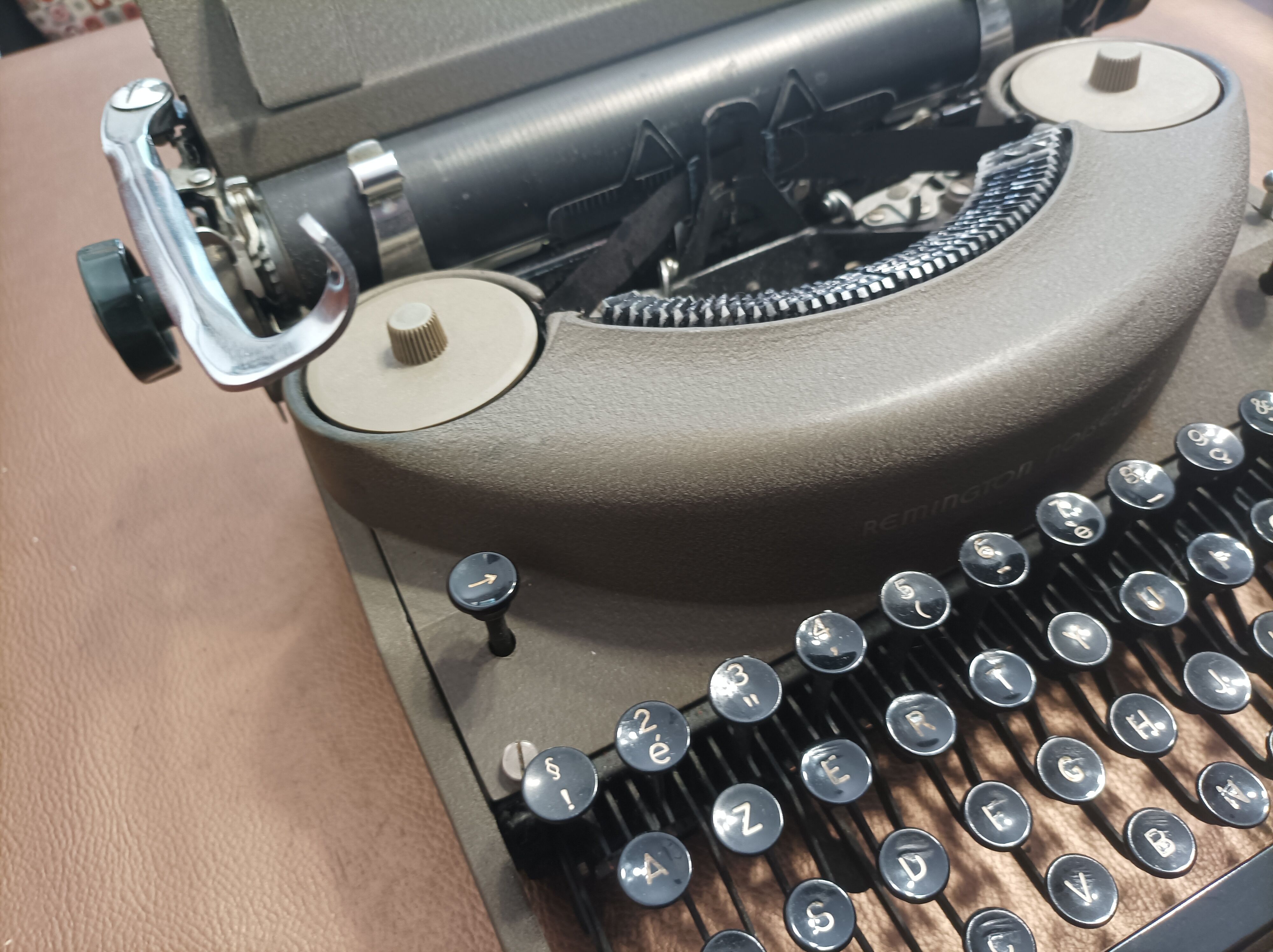 Typewriter Remington Noiseless 7 Army Green Made in France