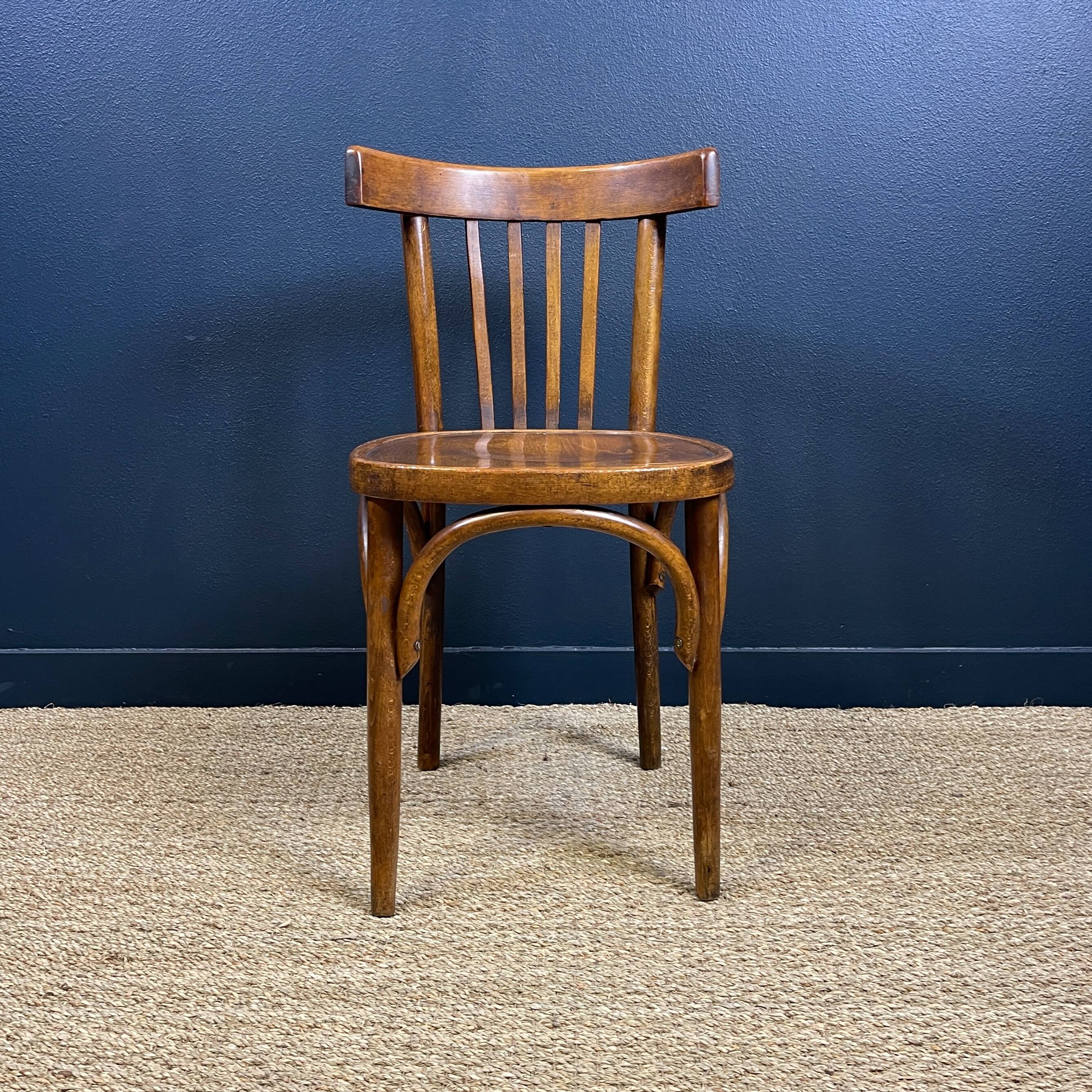 Lot de 9 chaises bistrot en bois à barreaux années 60 France