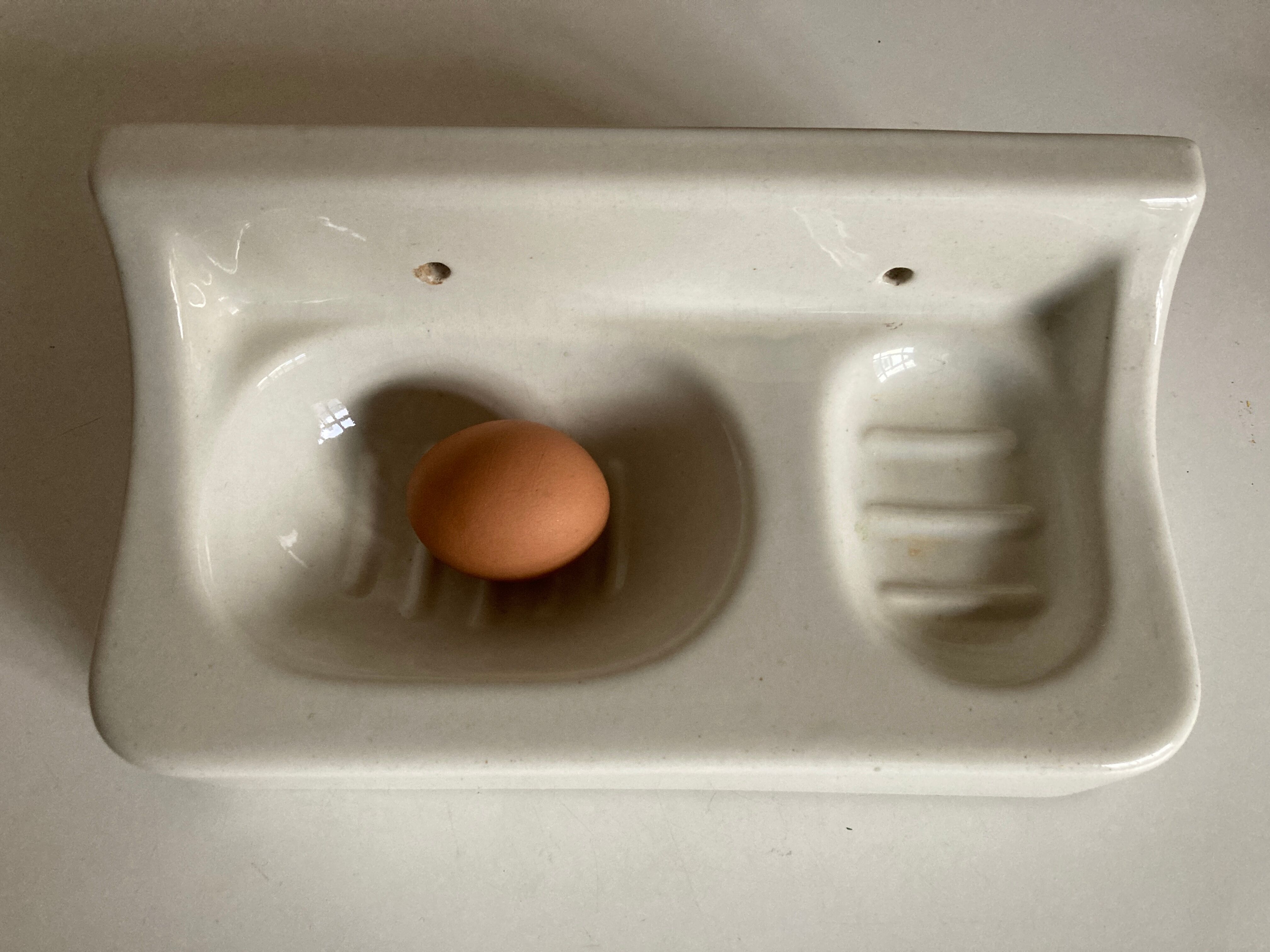 Bathroom door art deco ceramic soap holder