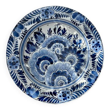 Assiette en faïence de Delft – Décor floral peint à la main