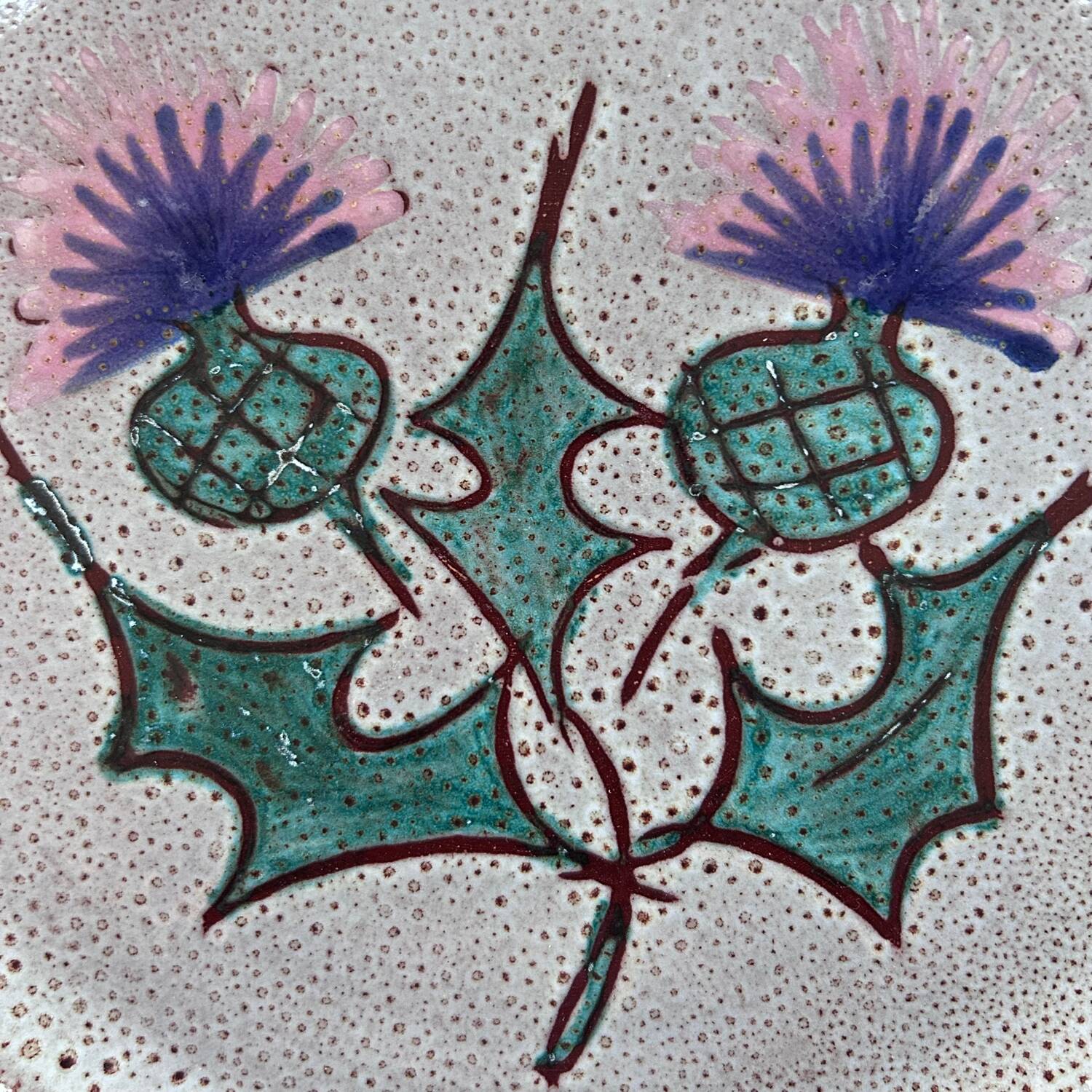 Pair of plates with thistle decoration
