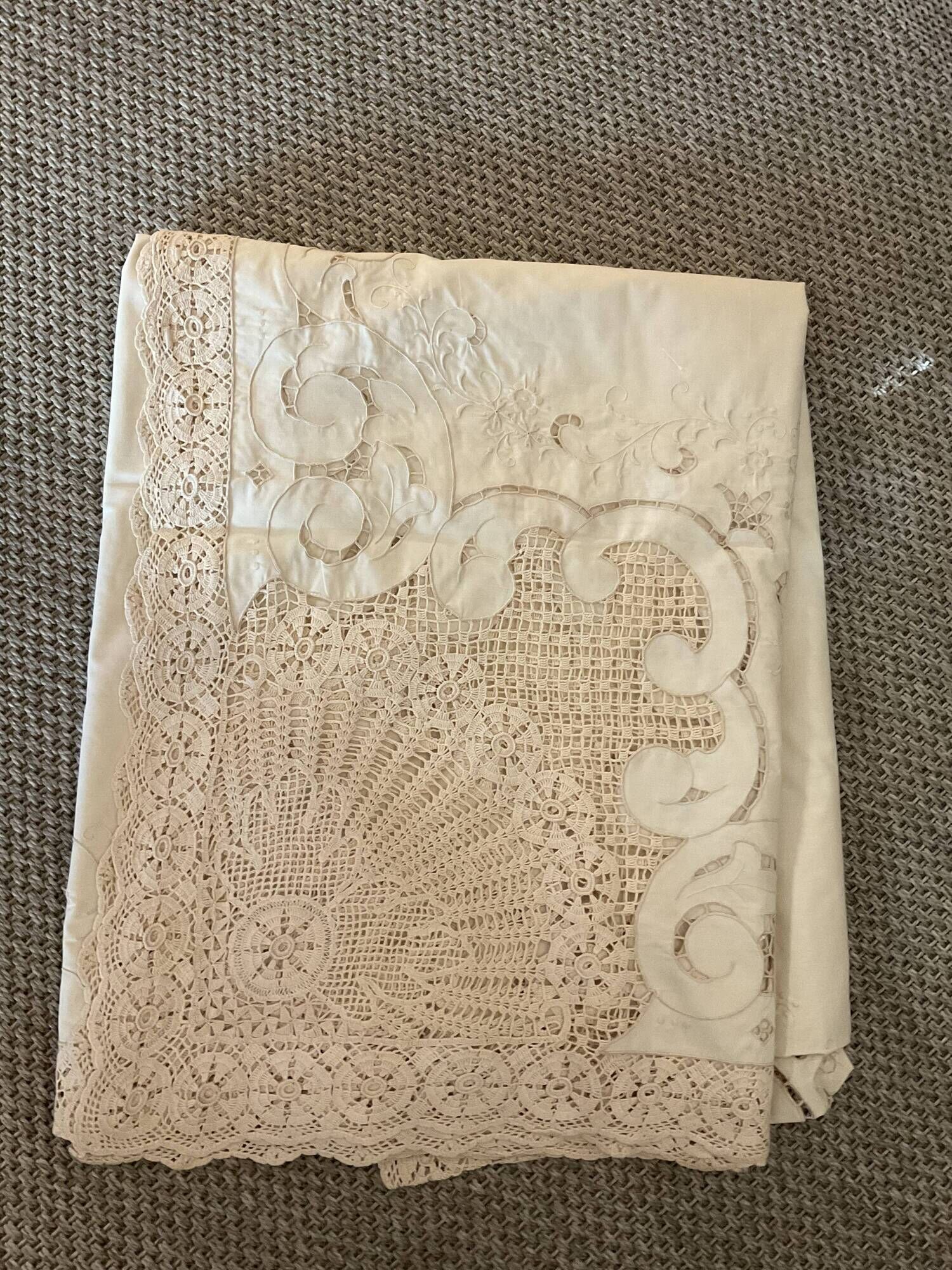 Richelieu embroidery tablecloth and crochet lace .268 x 237