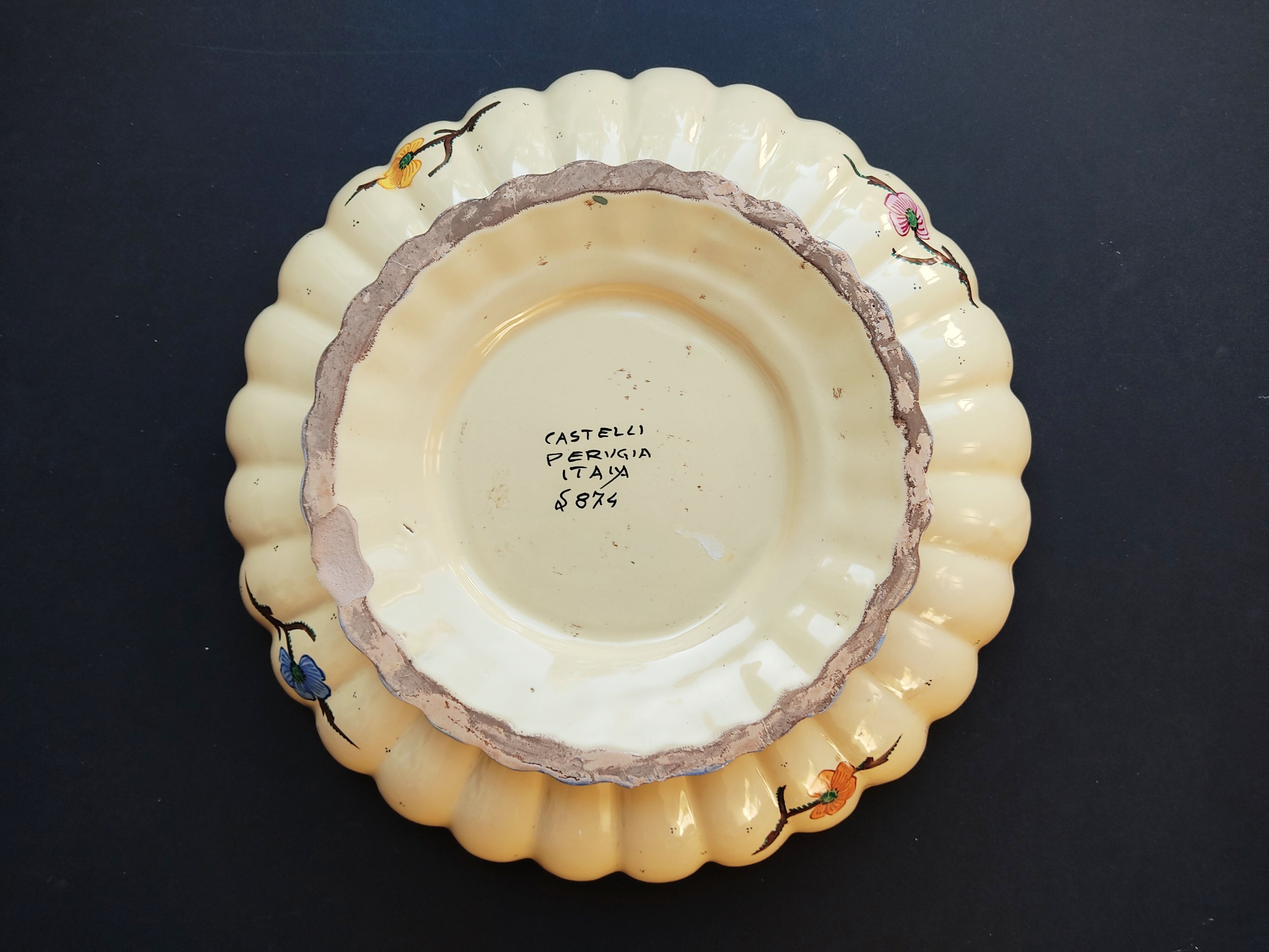 Flat on foot Italian earthenware Castelli Perugia