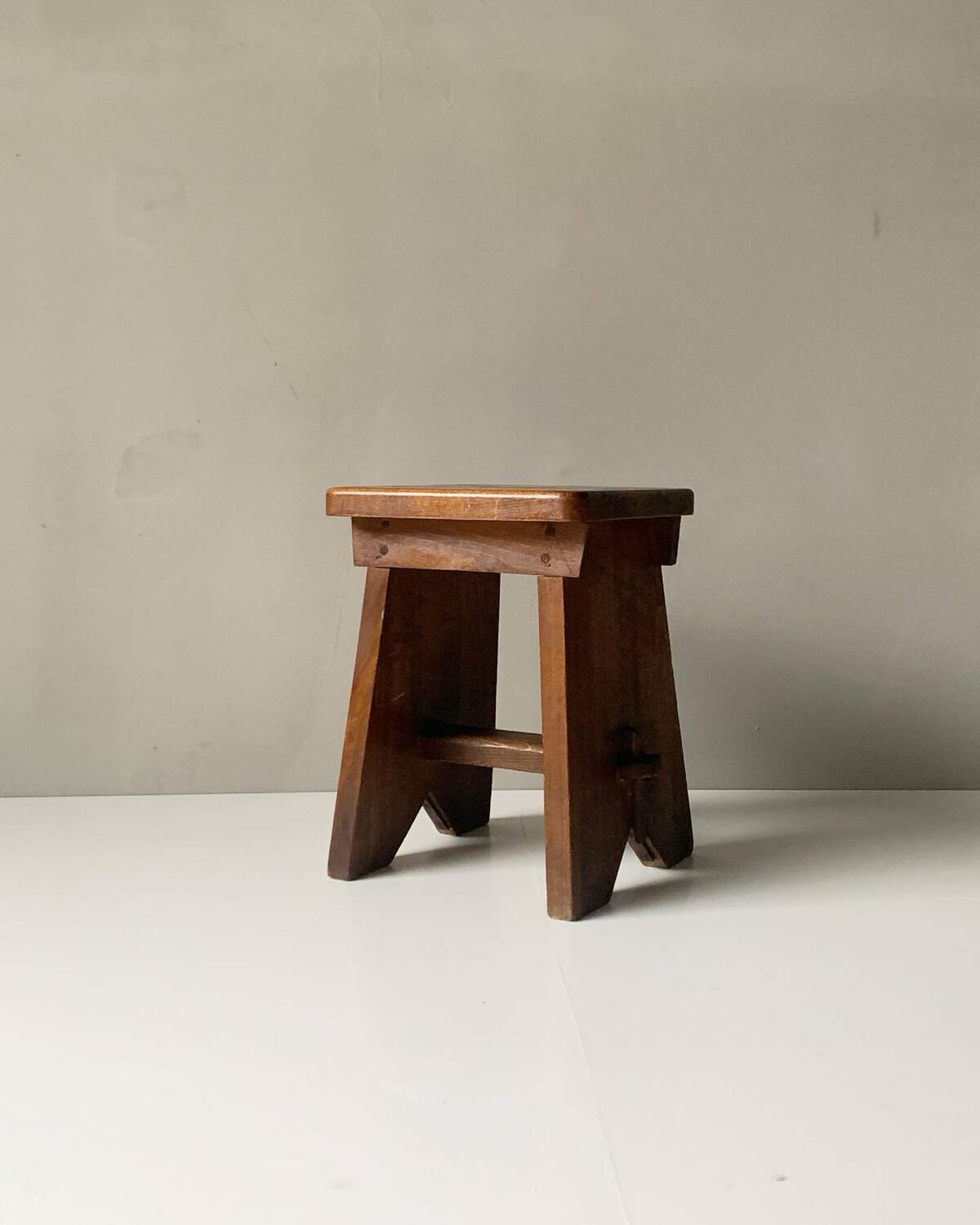 Tabouret / table d'appoint en bois massif