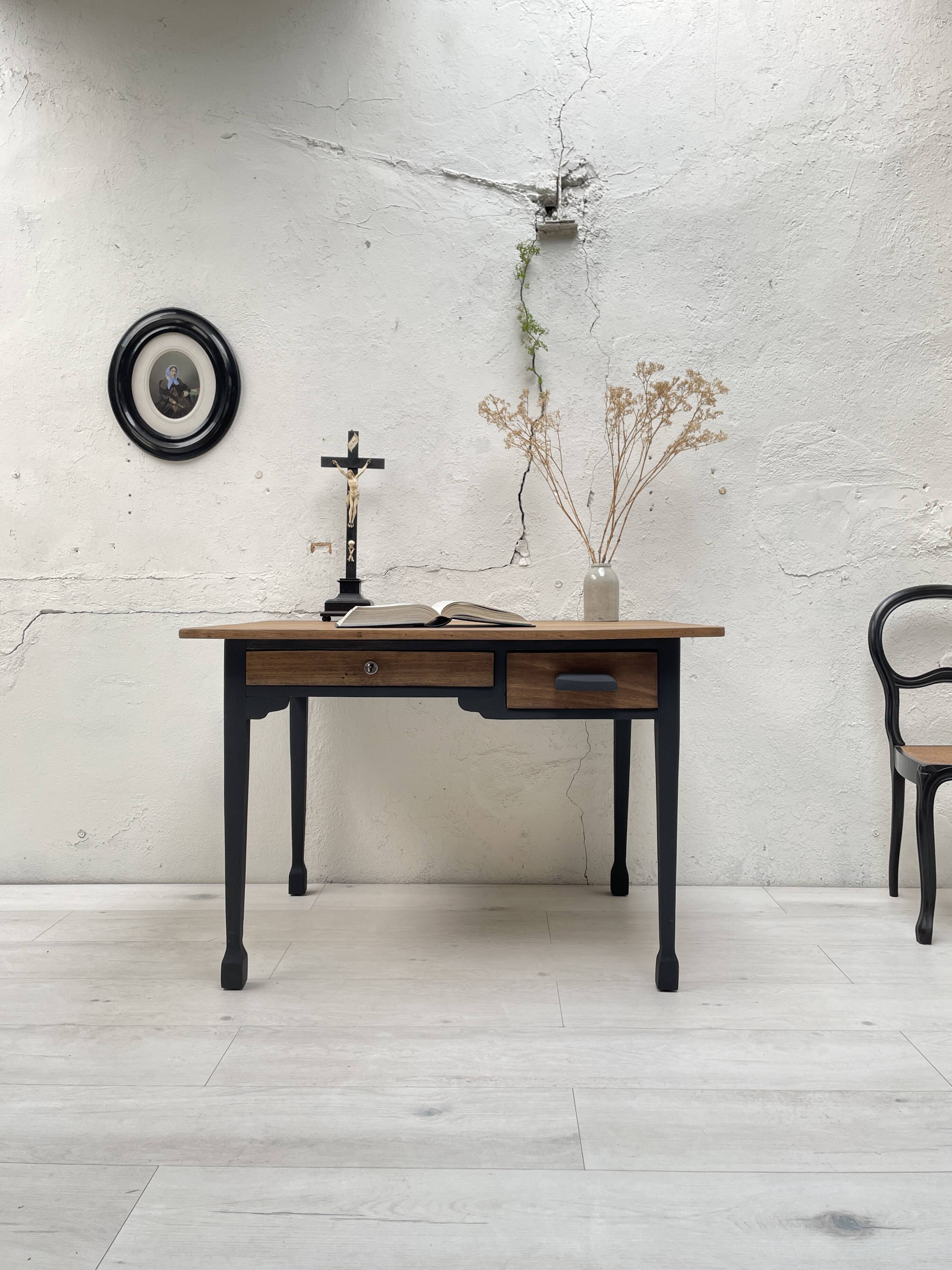Bureau en bois peint