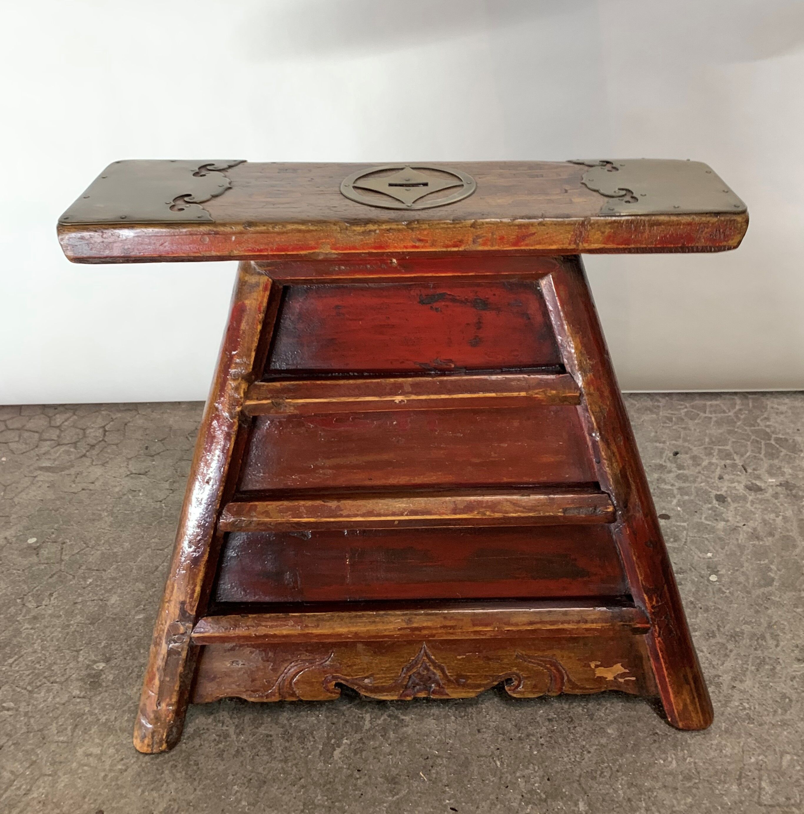 Chinese hairdresser's stool