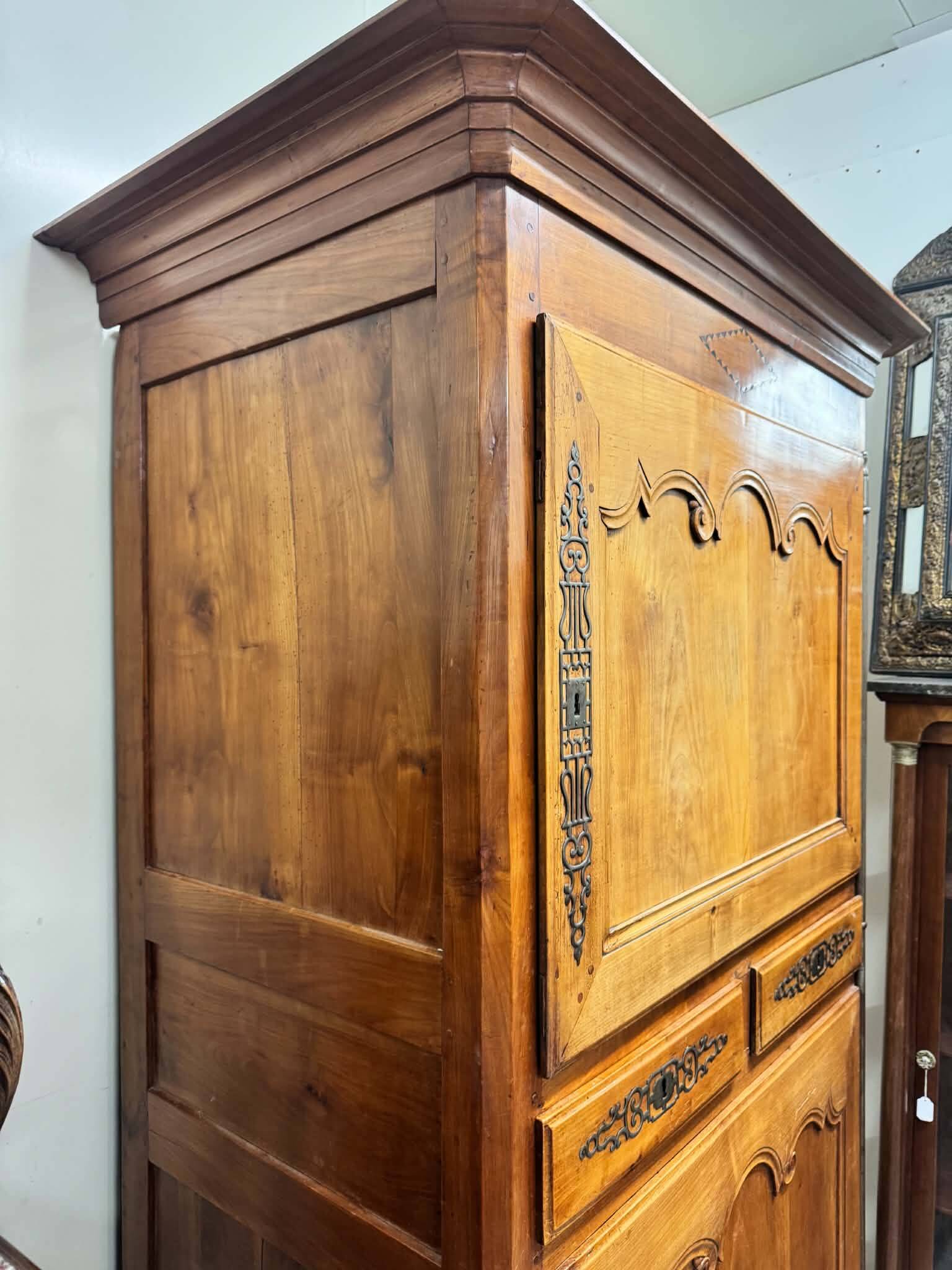 Bonnetière en merisier époque Louis XV