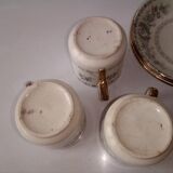 Tasses anciennes avec leurs sous-tasses