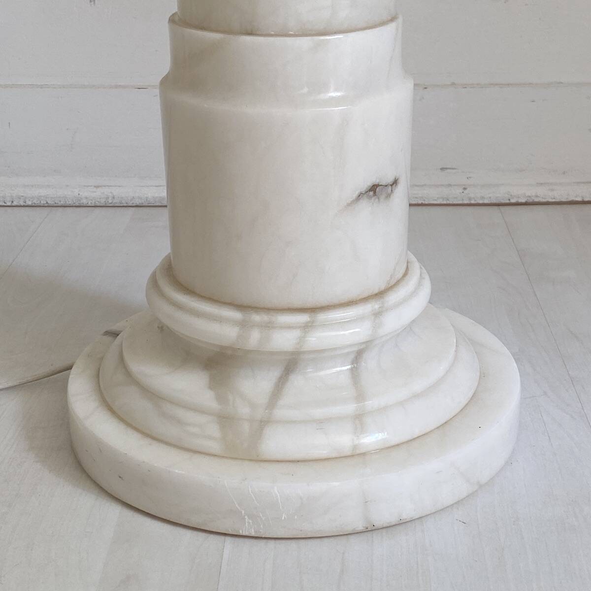 Vintage 1980s luminous alabaster column pedestal