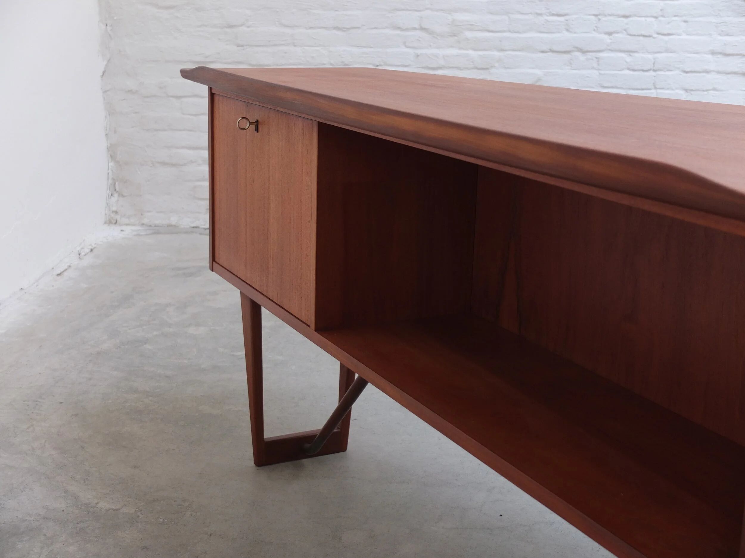Freestanding 'Boomerang' desk in teak by Peter Løvig Nielsen, 1968