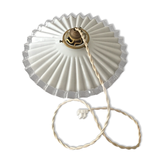 White opaline suspension