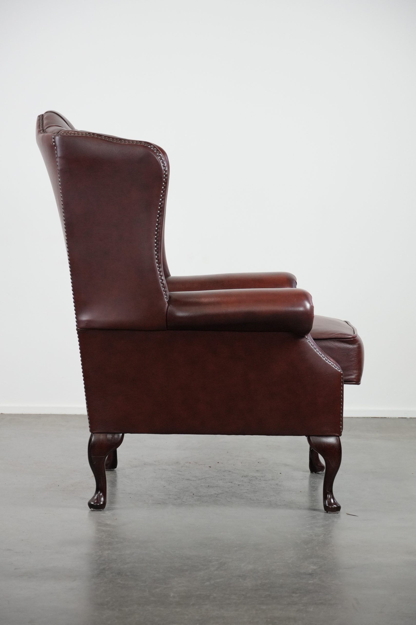 Fauteuil à oreilles Chesterfield en cuir classique et élégant de style anglais