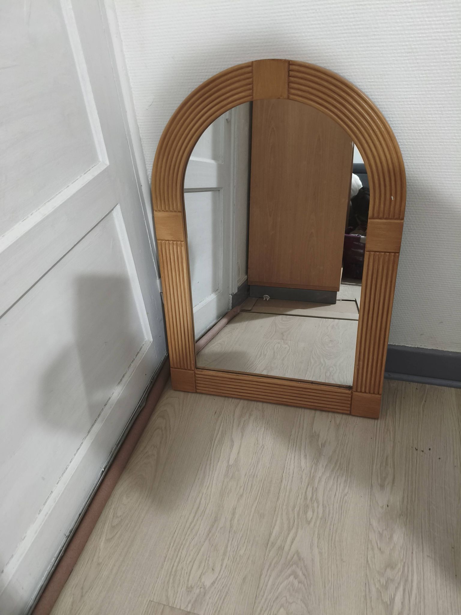 Miroir mural en bois sculpté – Style vintage