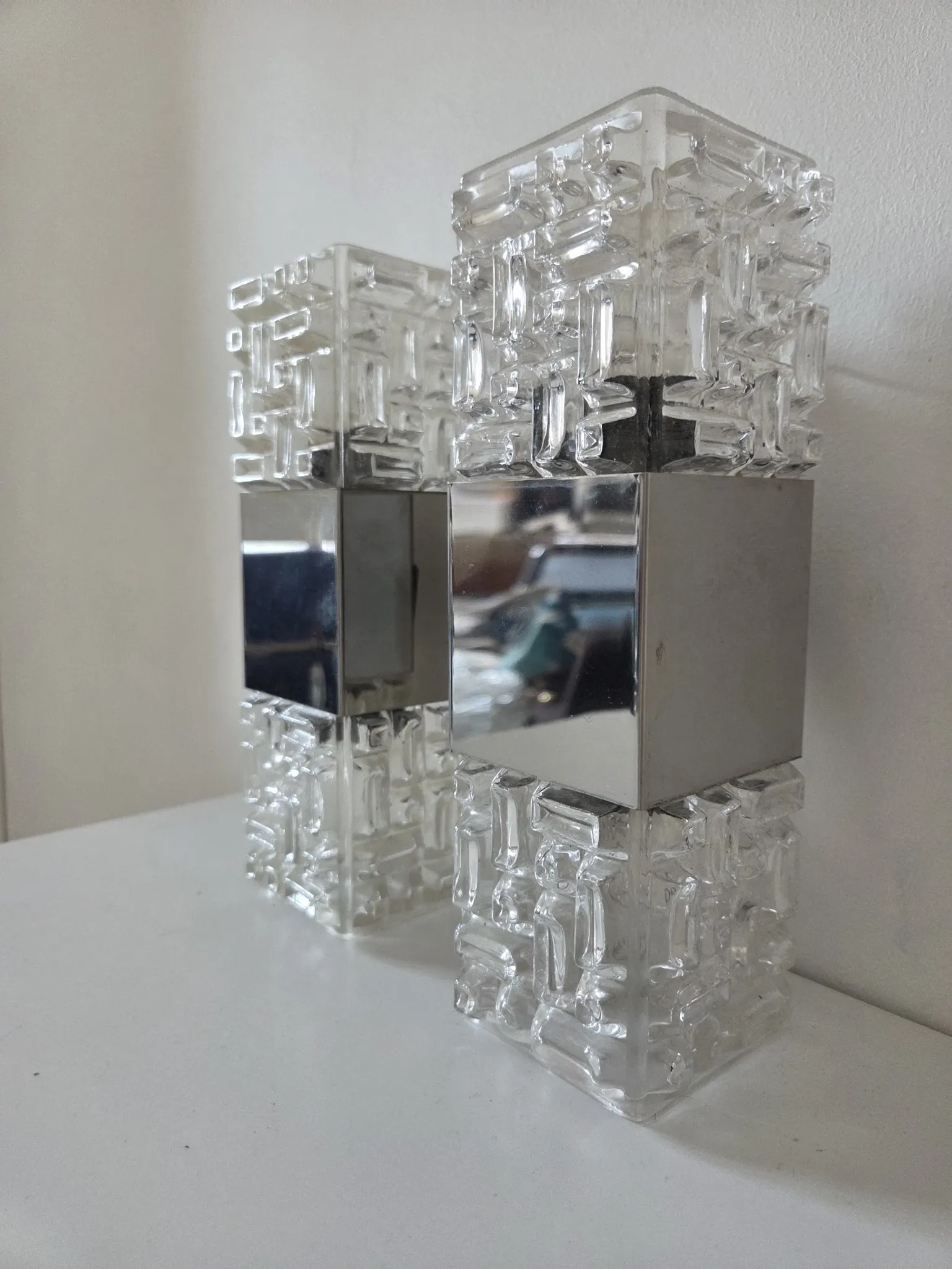 Pair of wall lights in glass and chrome metal