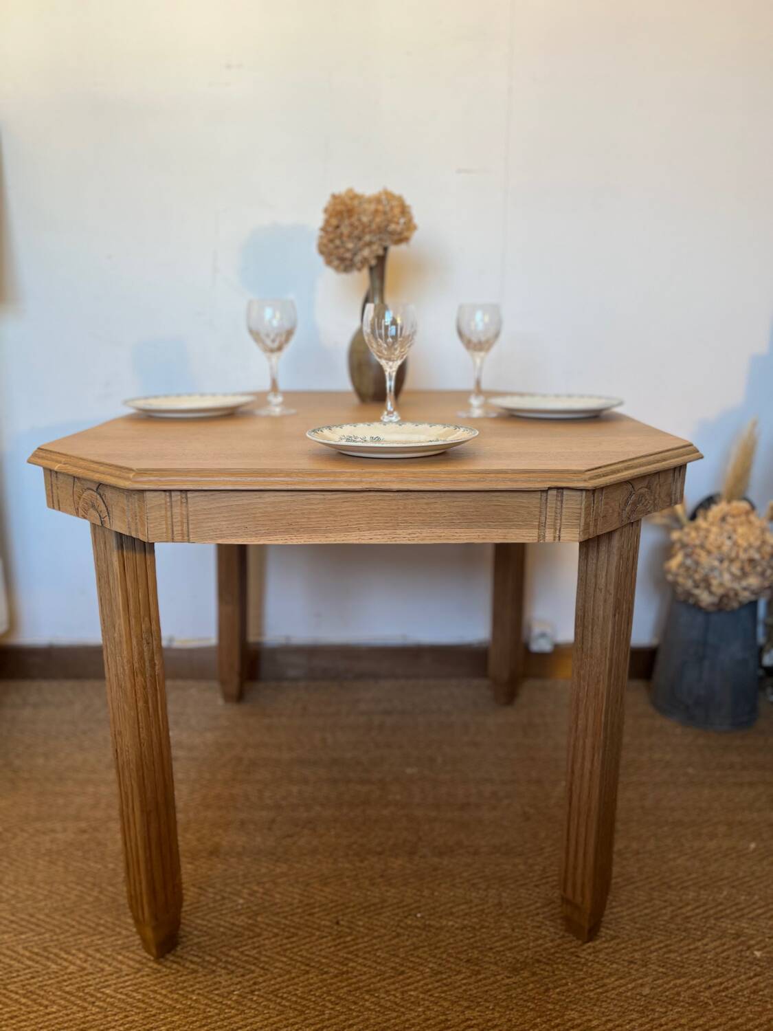 Extendable wooden art deco table for 4 to 8 people