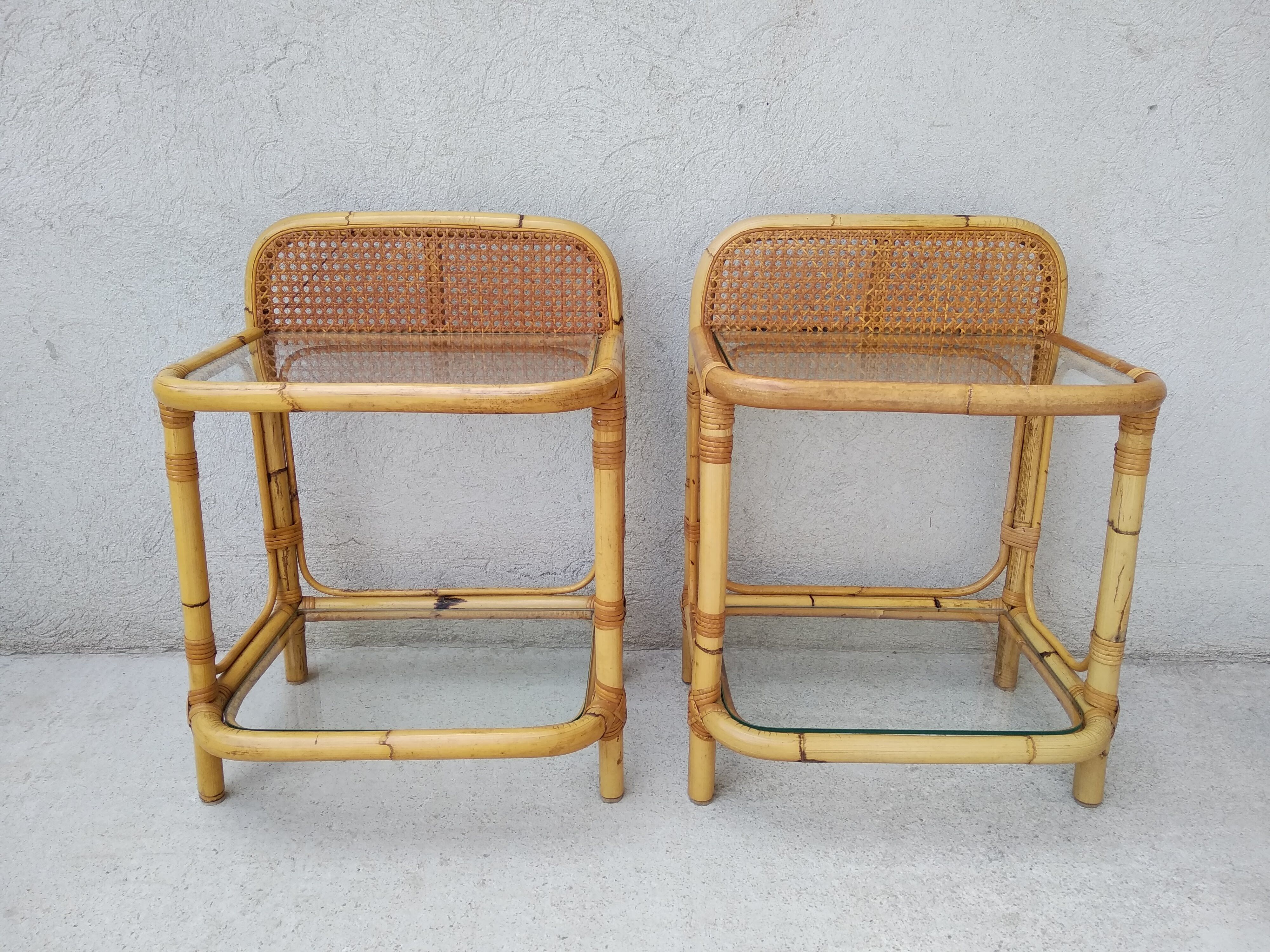 Paire de chevets vintage rotin et verre