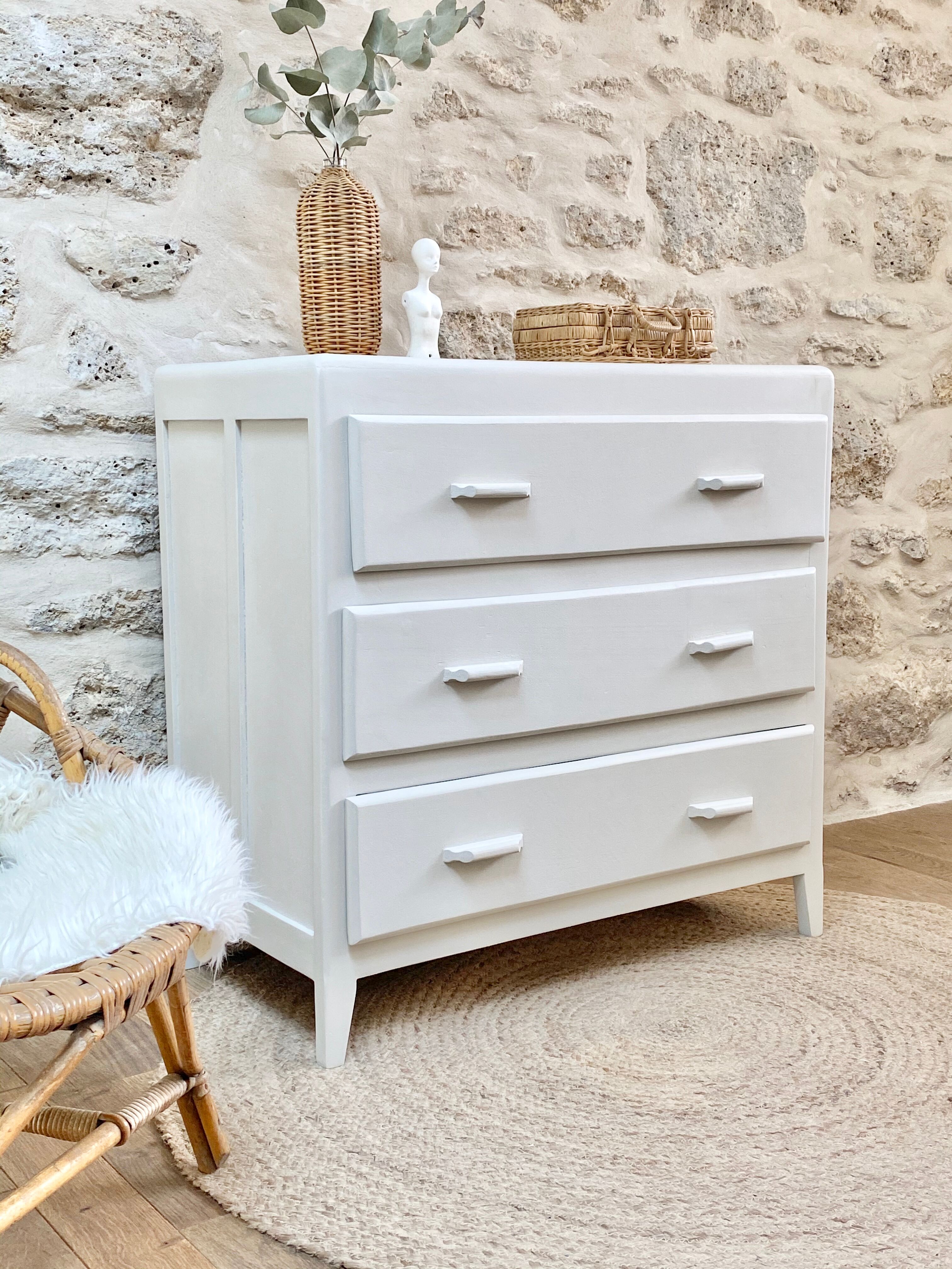 Antique chest of drawers